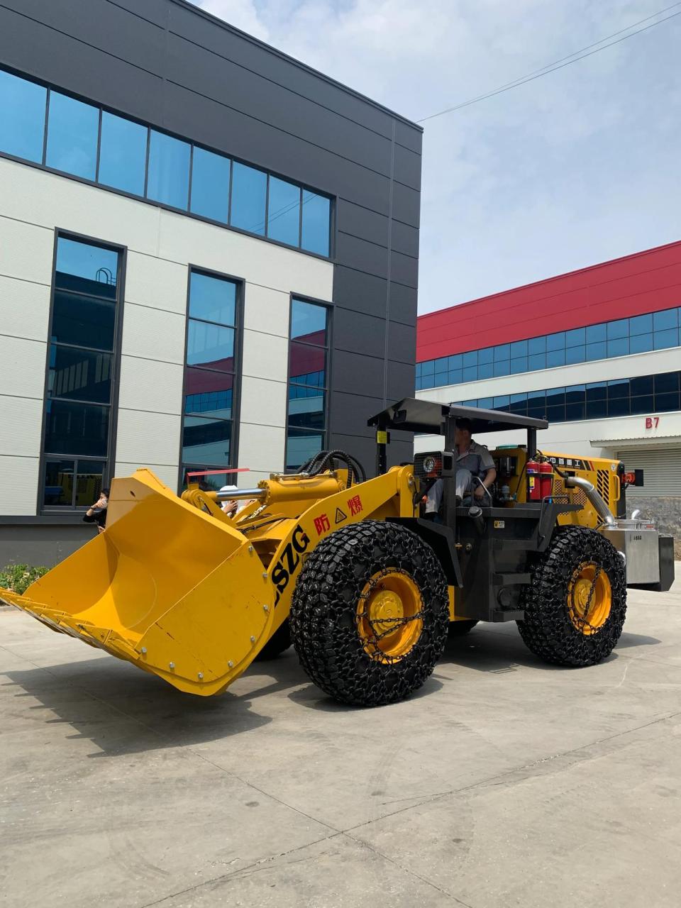30防爆矿井装载机带侧翻铲斗
