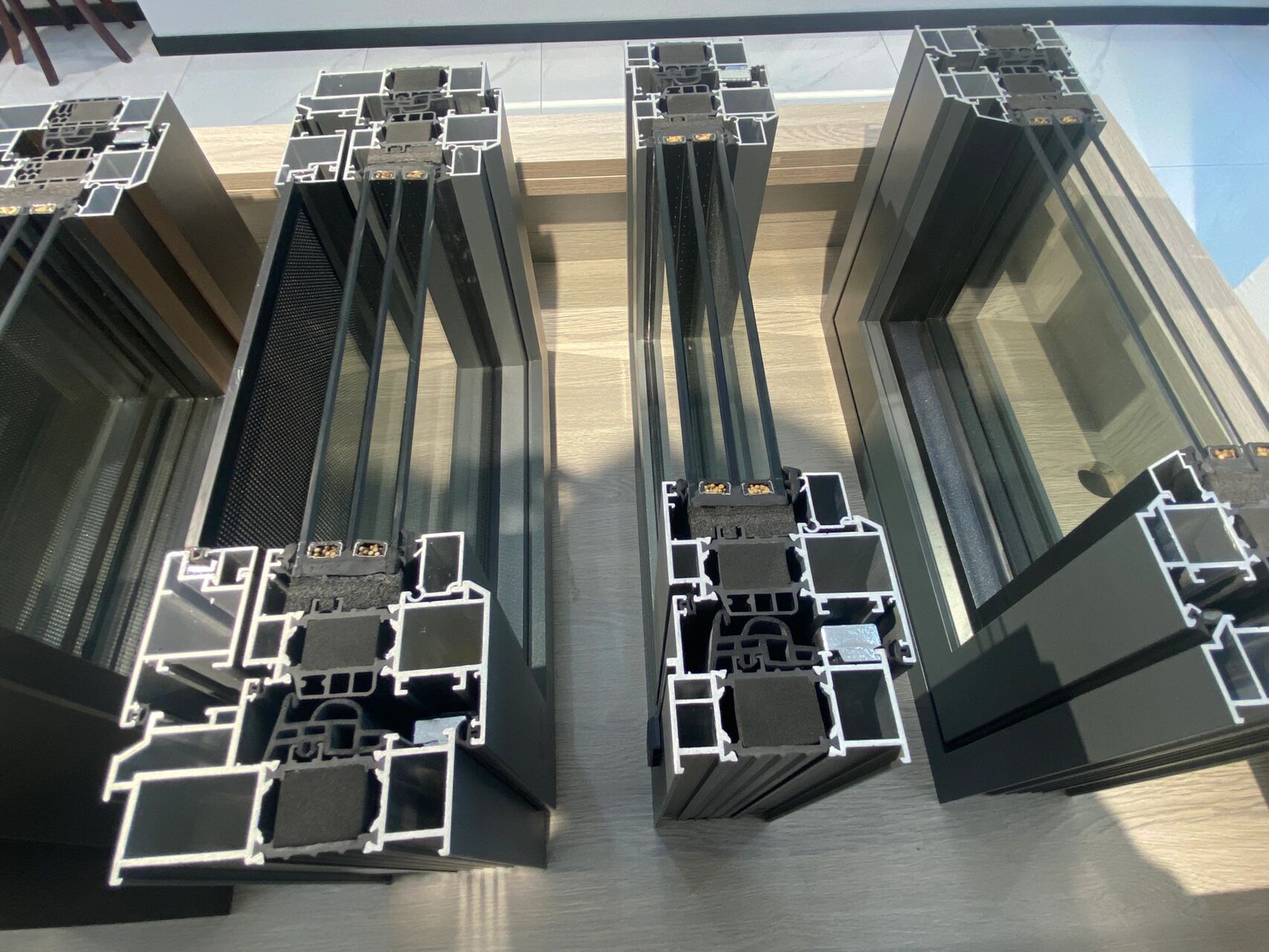 系统门窗首选优顿    产品配置原生态一级棒铝锭高精度6063/ t6,注胶