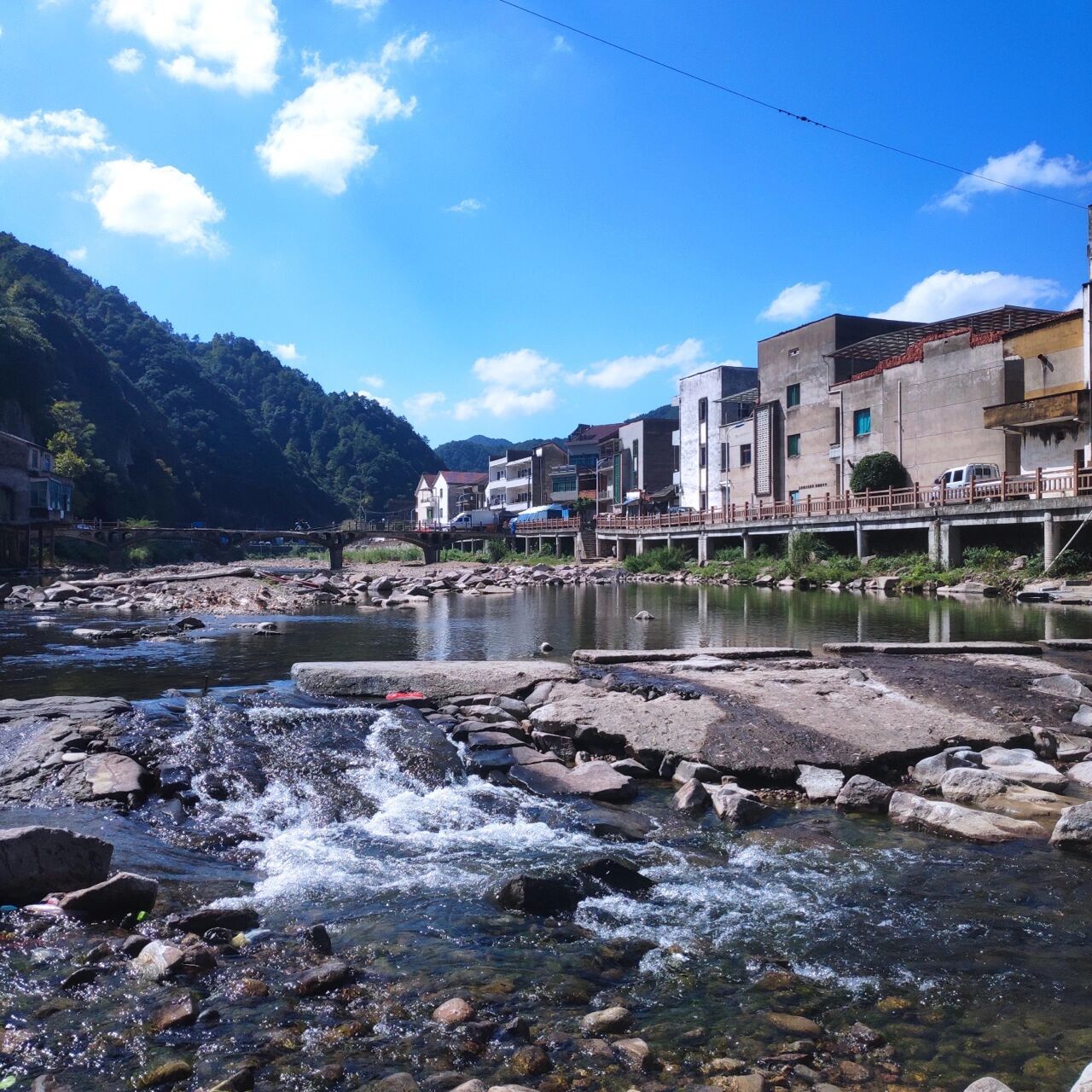 嵊州免费景点 99地点:嵊州浙溪村 西施岩村(导航到那但一路可以玩