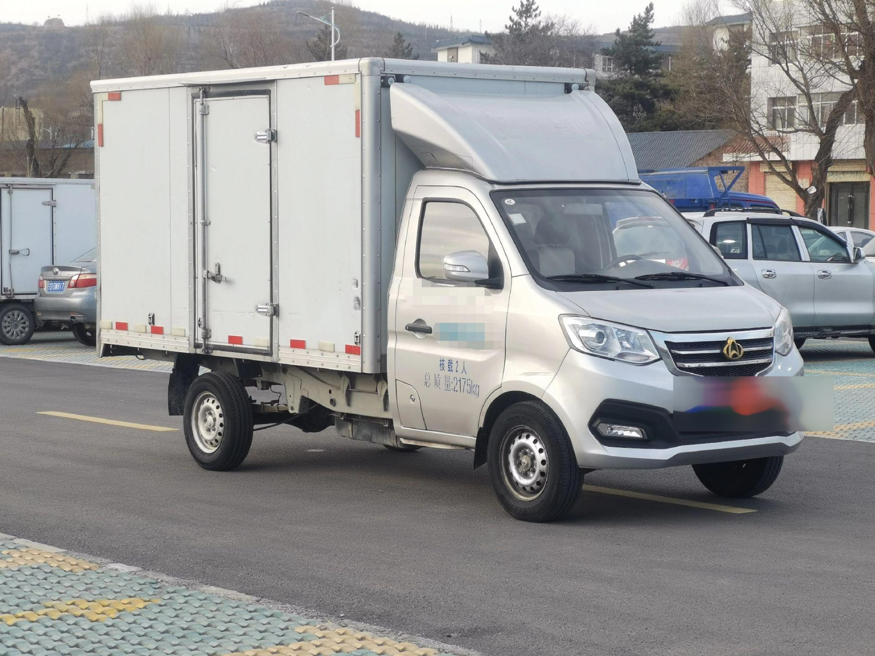 21年长安新豹t3,3.2米厢式货车  1.