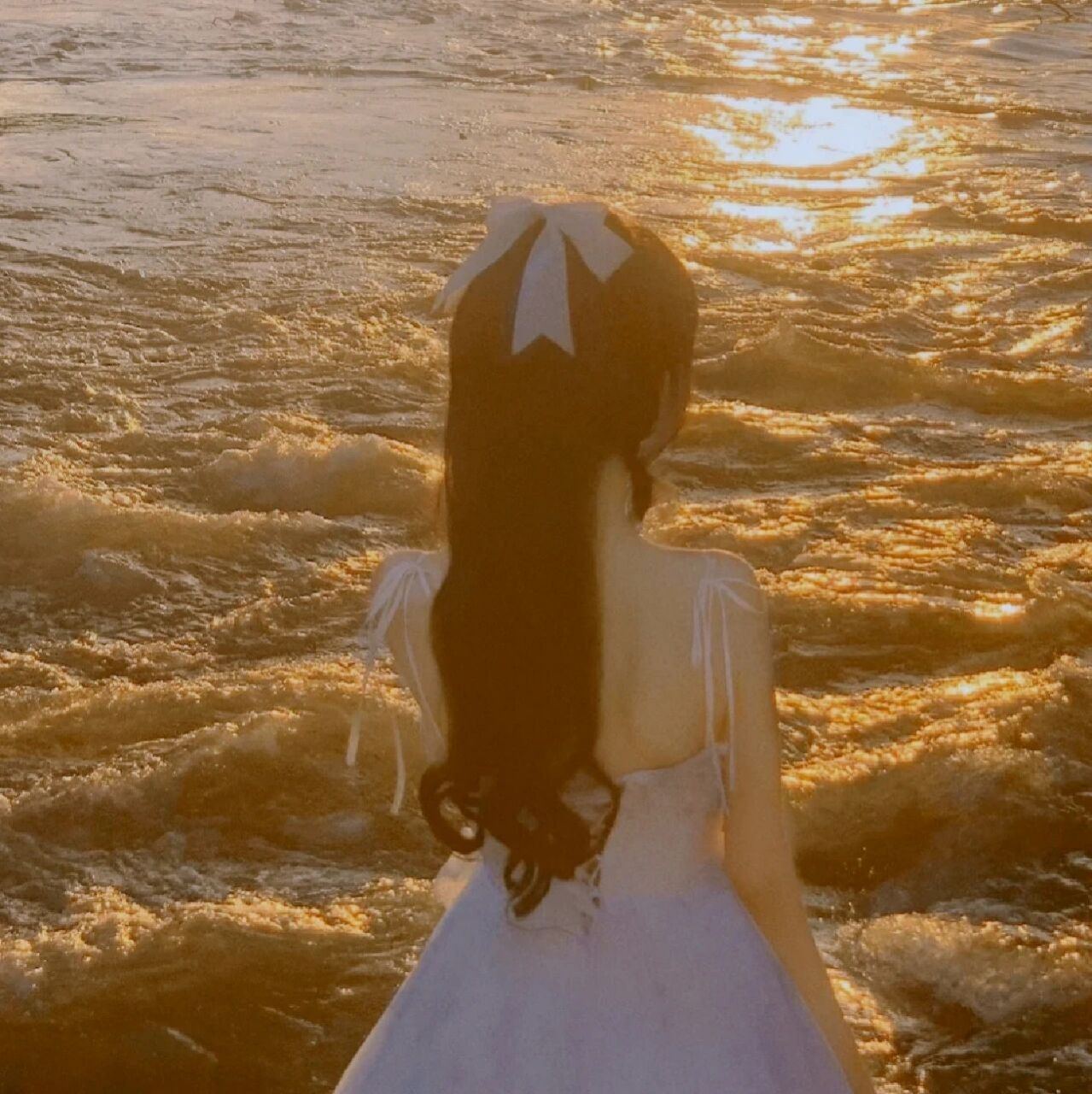 落日女背影头像