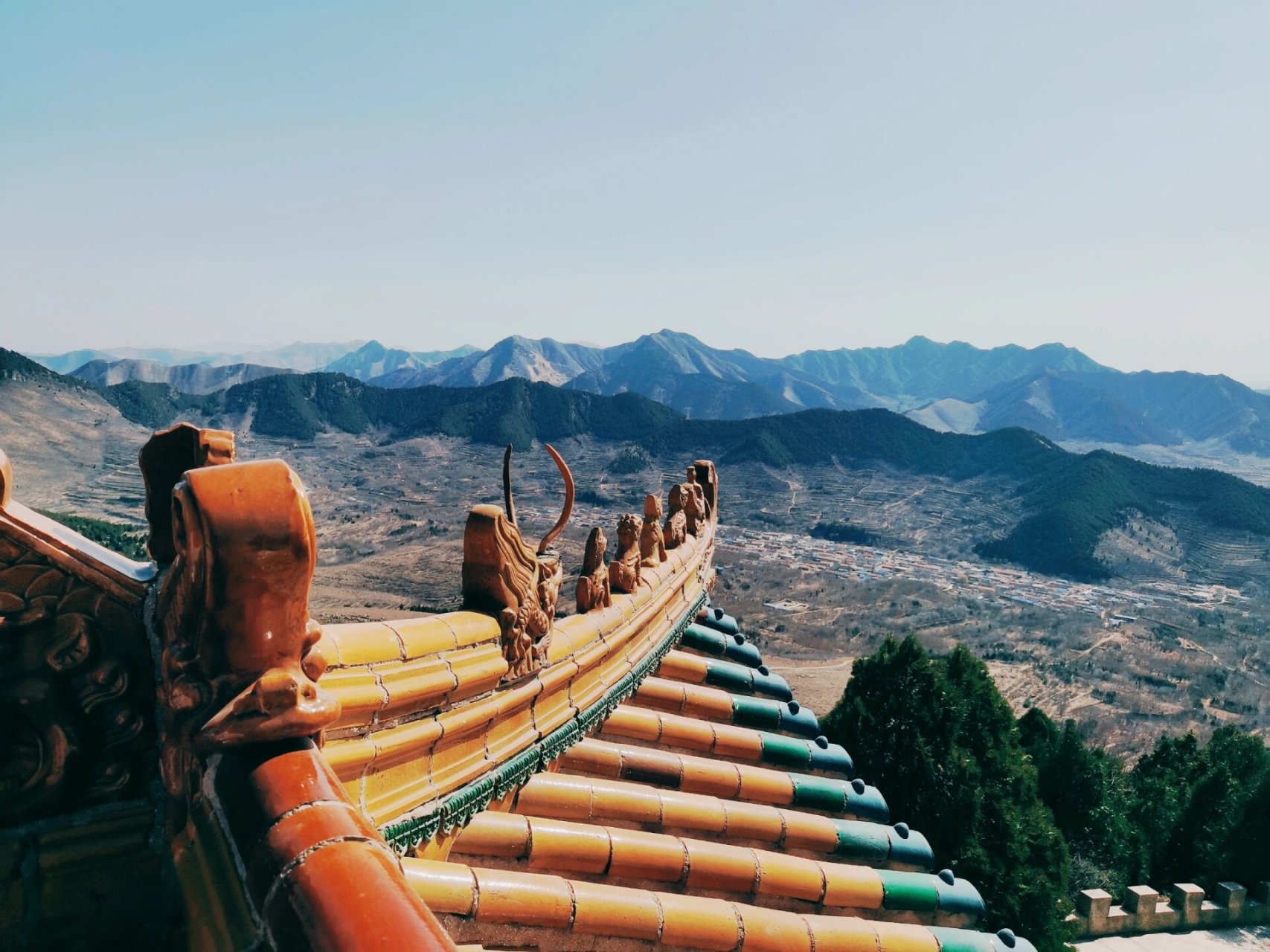 卧龙山,坐落在唐山市遵化市娘娘庄下峪村.