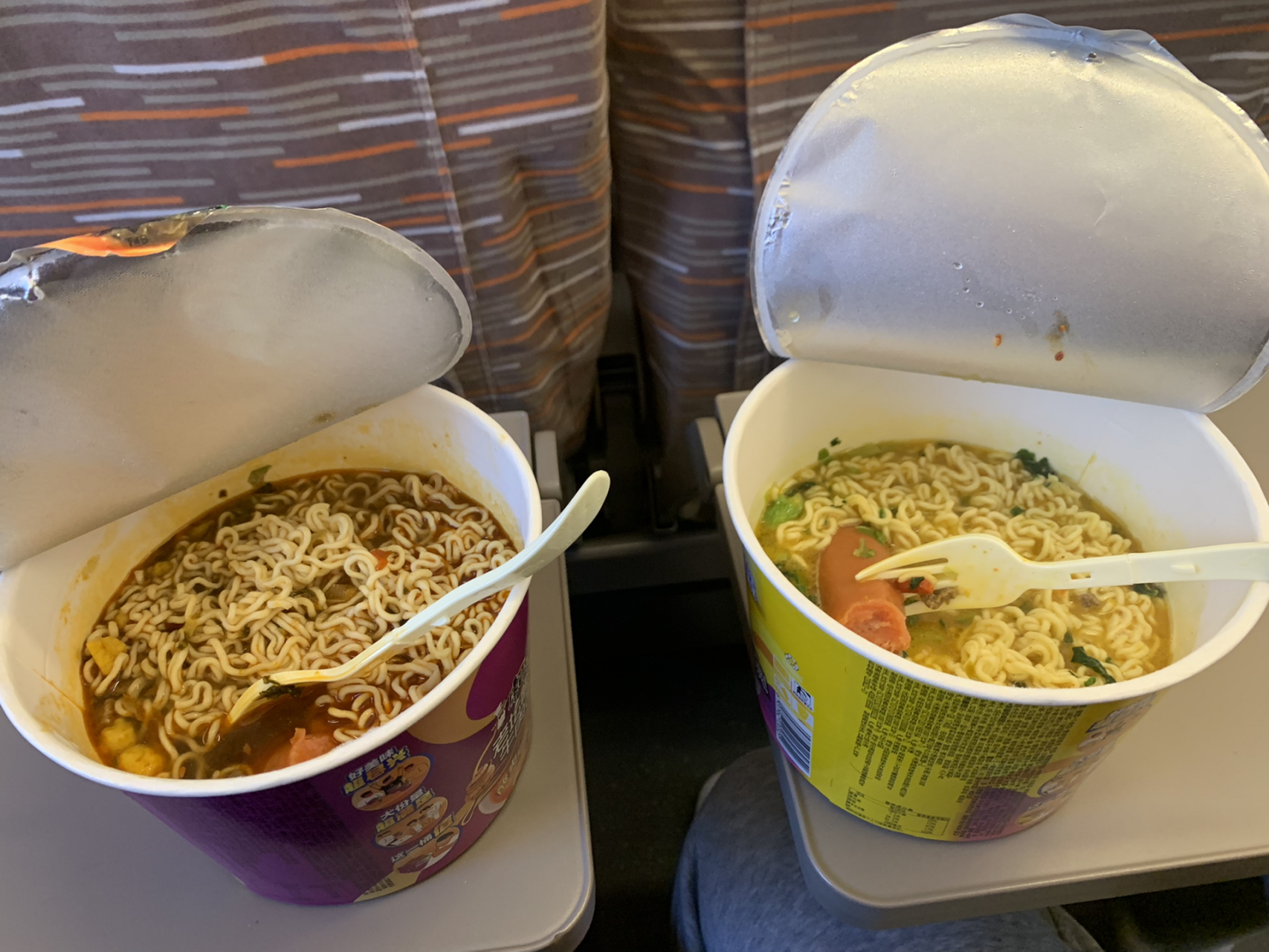 我记得三年前坐高铁的时候很多人都吃泡面,疫情结束第一次坐长途高铁