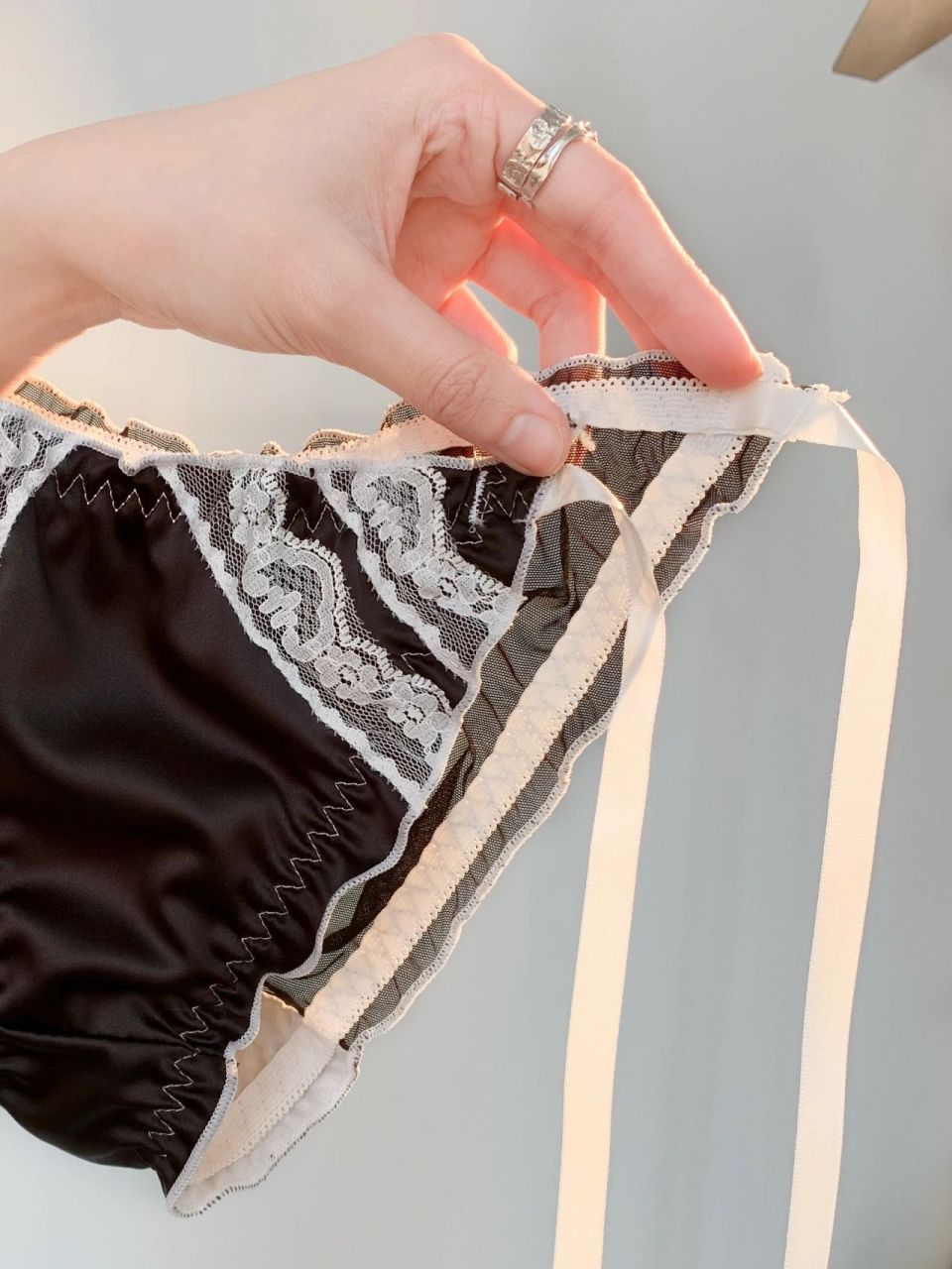 两边的系带93解开是真实存在的操作吗?