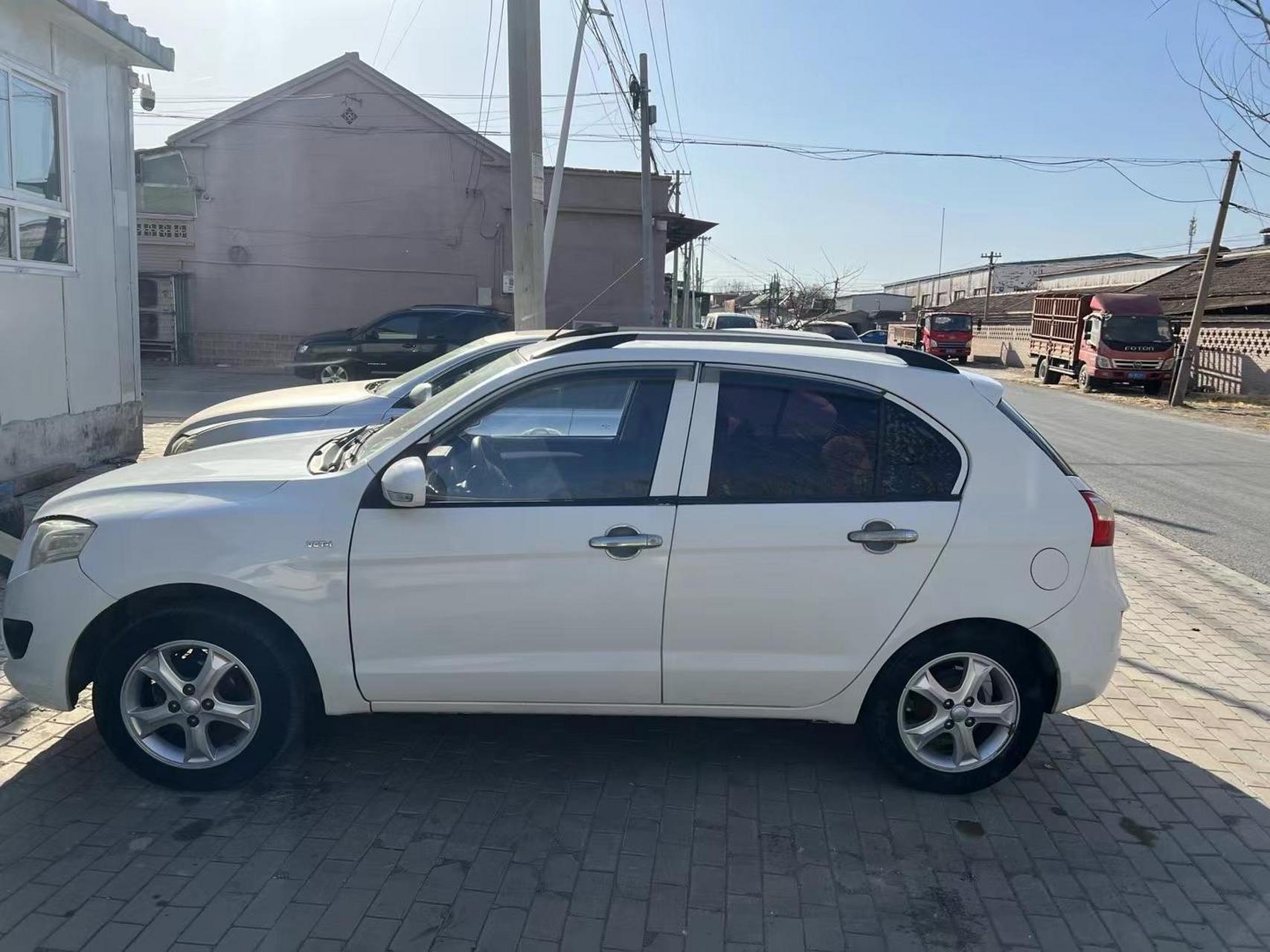 13年9月天津一汽夏利n7,保险整年 精品车况,手动挡,两厢小嘎巴豆