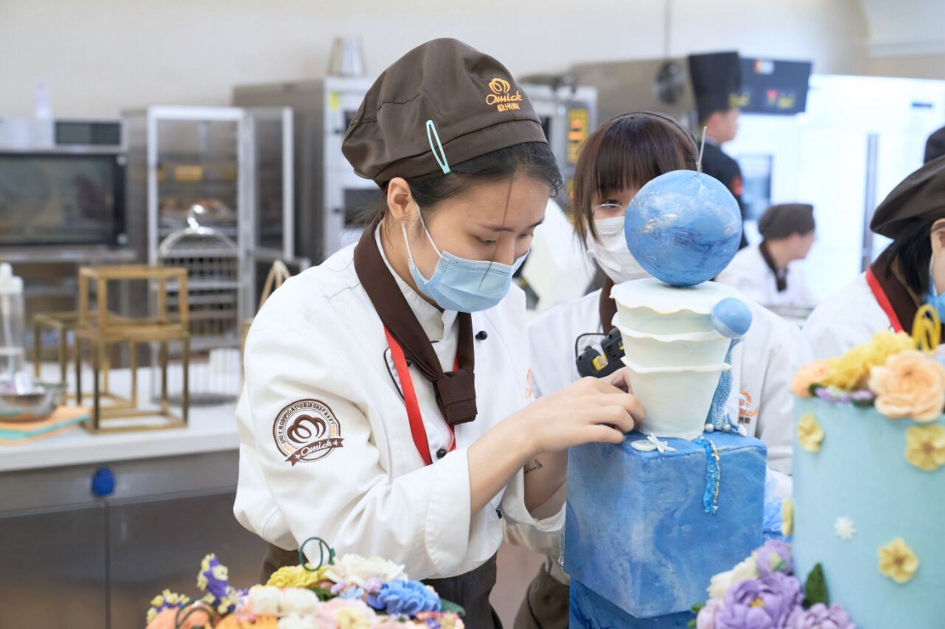靠谱的技能学校7175 想学技能,就来呼和浩特欧米奇西点培训学校
