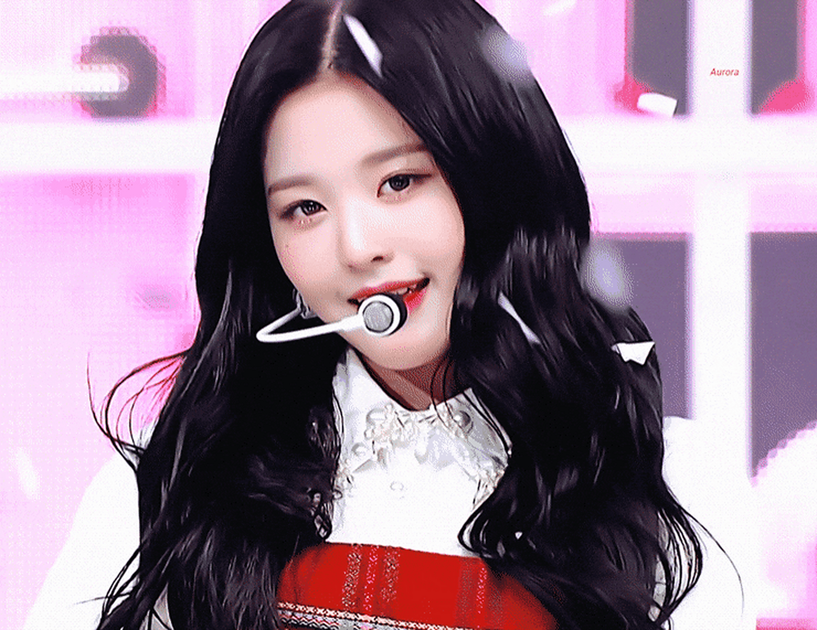 回顾一下izone时期的张元英,活泼俏皮的邻家小妹,一比较现在好像复仇