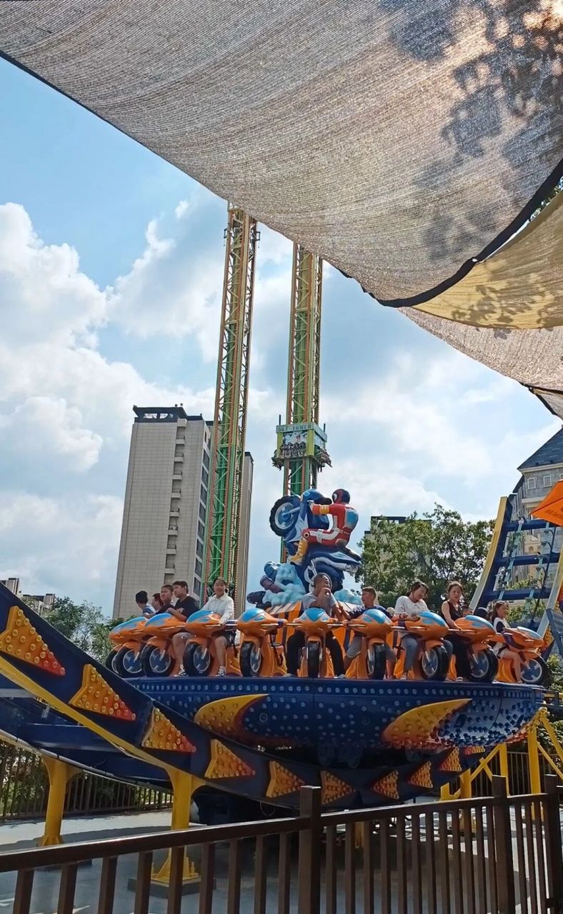 徐州欢乐世界游玩攻略 门票:大学生票80元,需携带学生证.