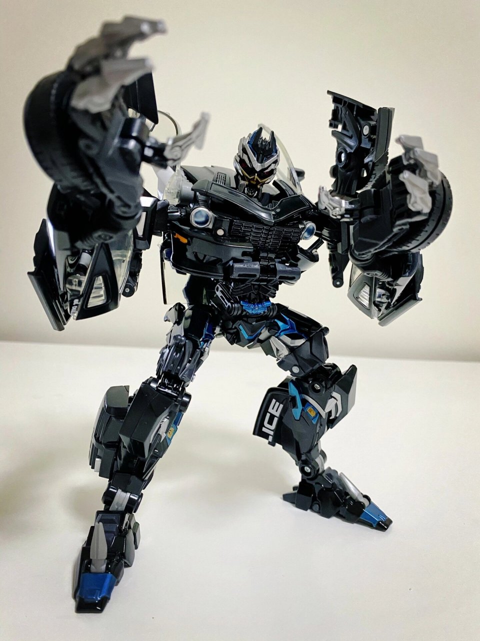 mpm05·路障   mpm05·路障,人形 路障vs大黄蜂