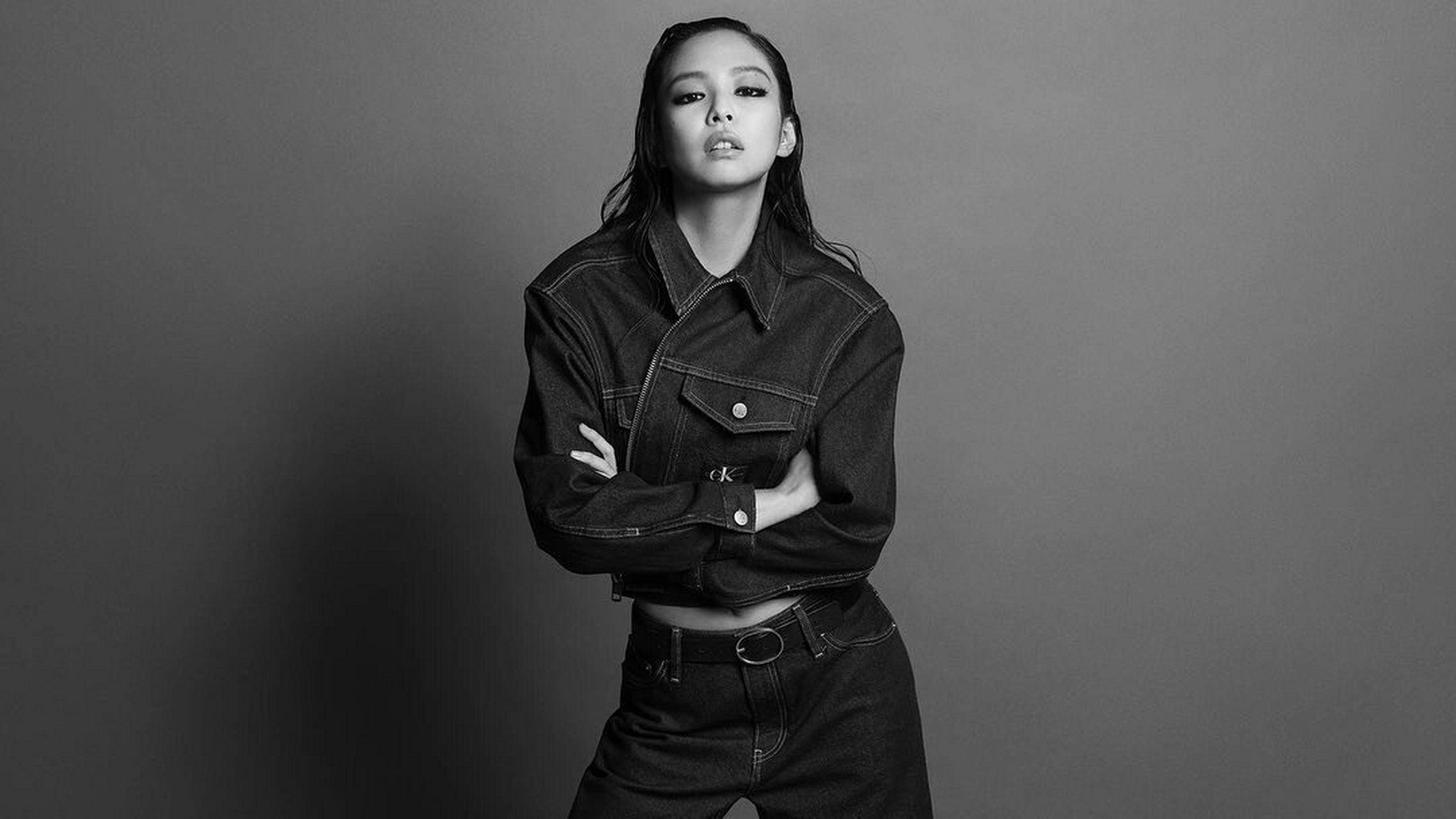 jennie最近ck系列壁纸