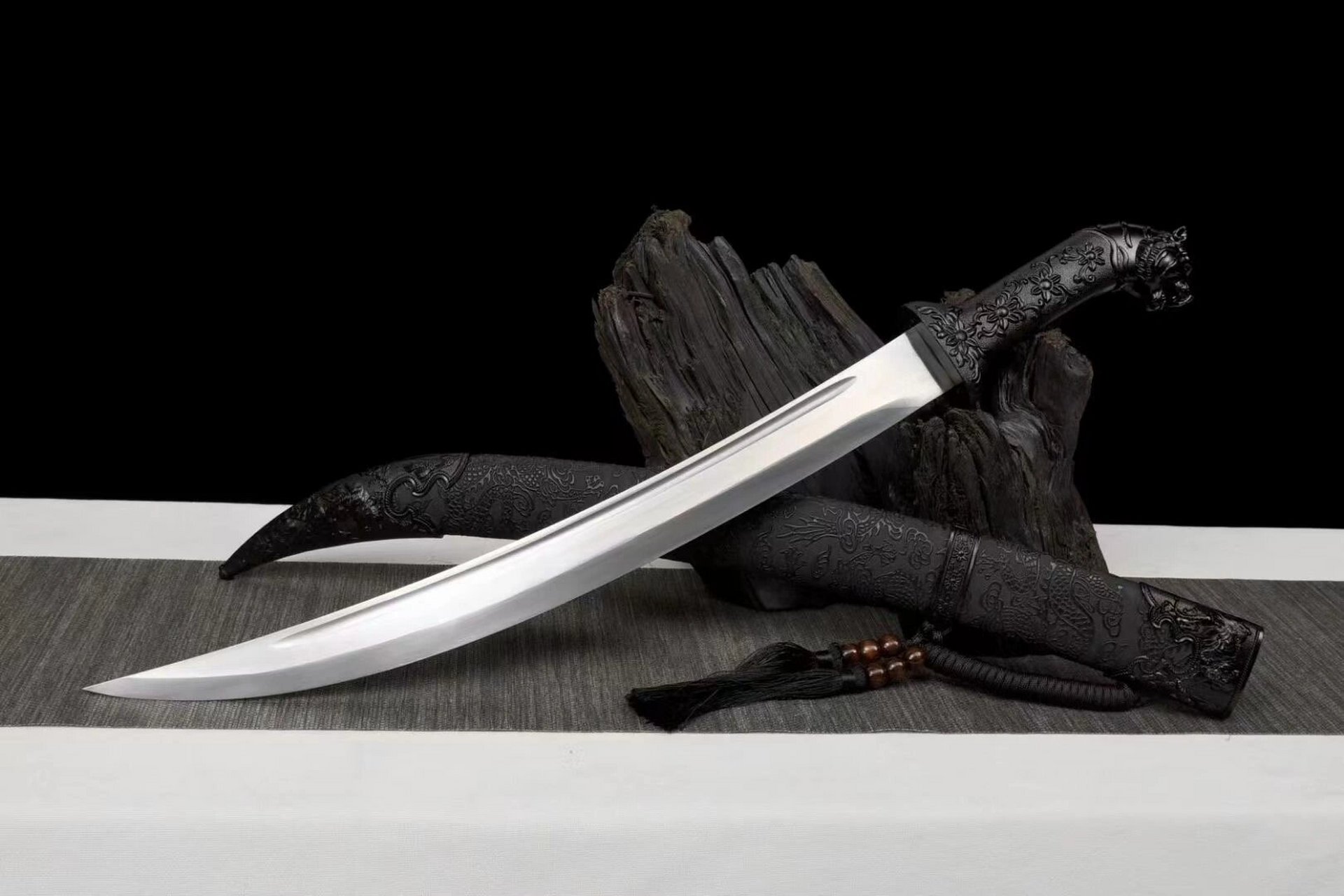 虎头蒙古刀|黑色象征着神秘与高贵 全长:72cm刃长:44.