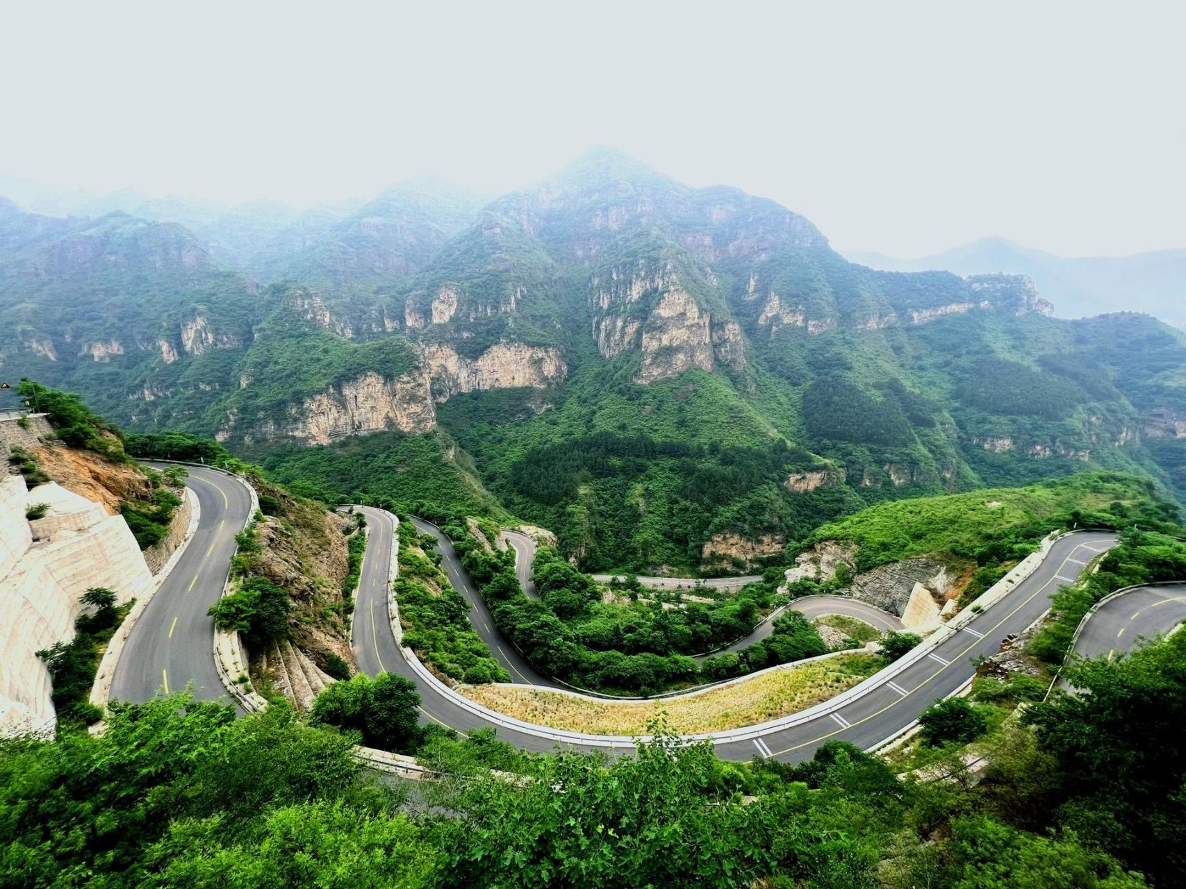 红井路可以说是房山区境内弯道最多,风景最美的山区公路,坡度大