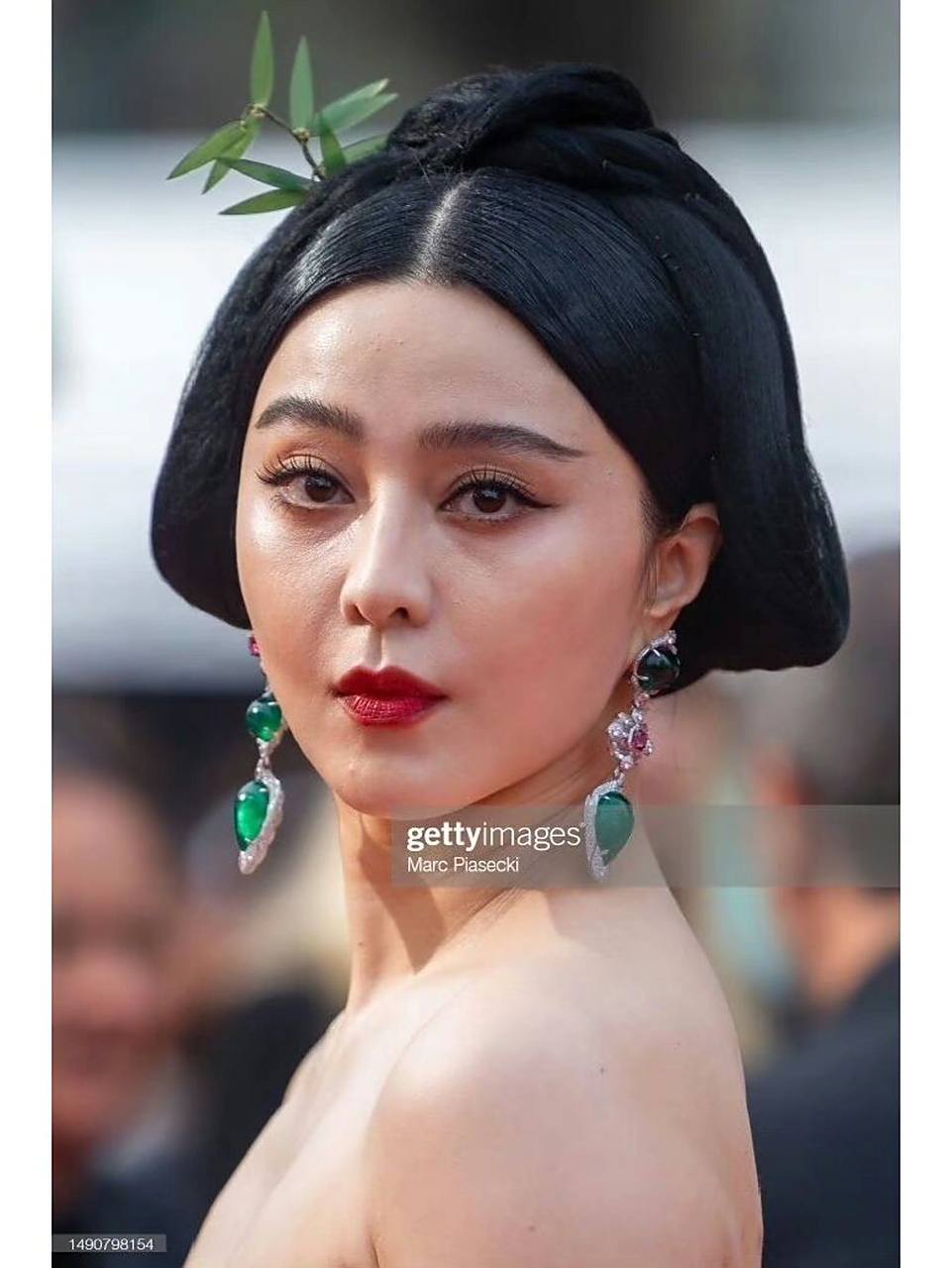 外媒镜头下的范冰冰戛纳生图 四十多岁能保持这样的状态已经很好很好