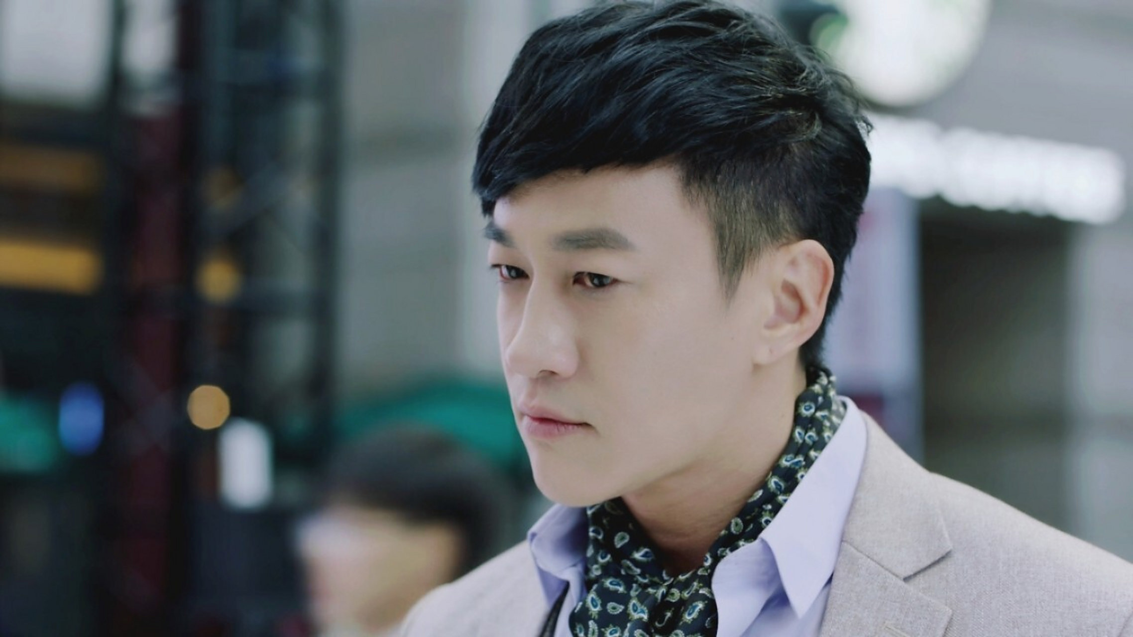 截修几张《正青春》温哲的图/何润东 这部剧里服饰不少,表情可爱的也