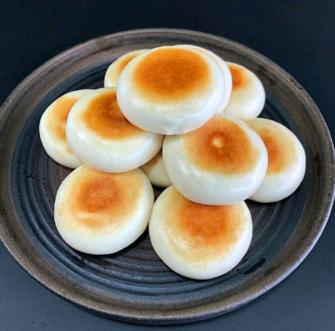 红糖锅盔做法 红糖锅盔很受欢迎的一款面食产品,今天就分享它的做法.