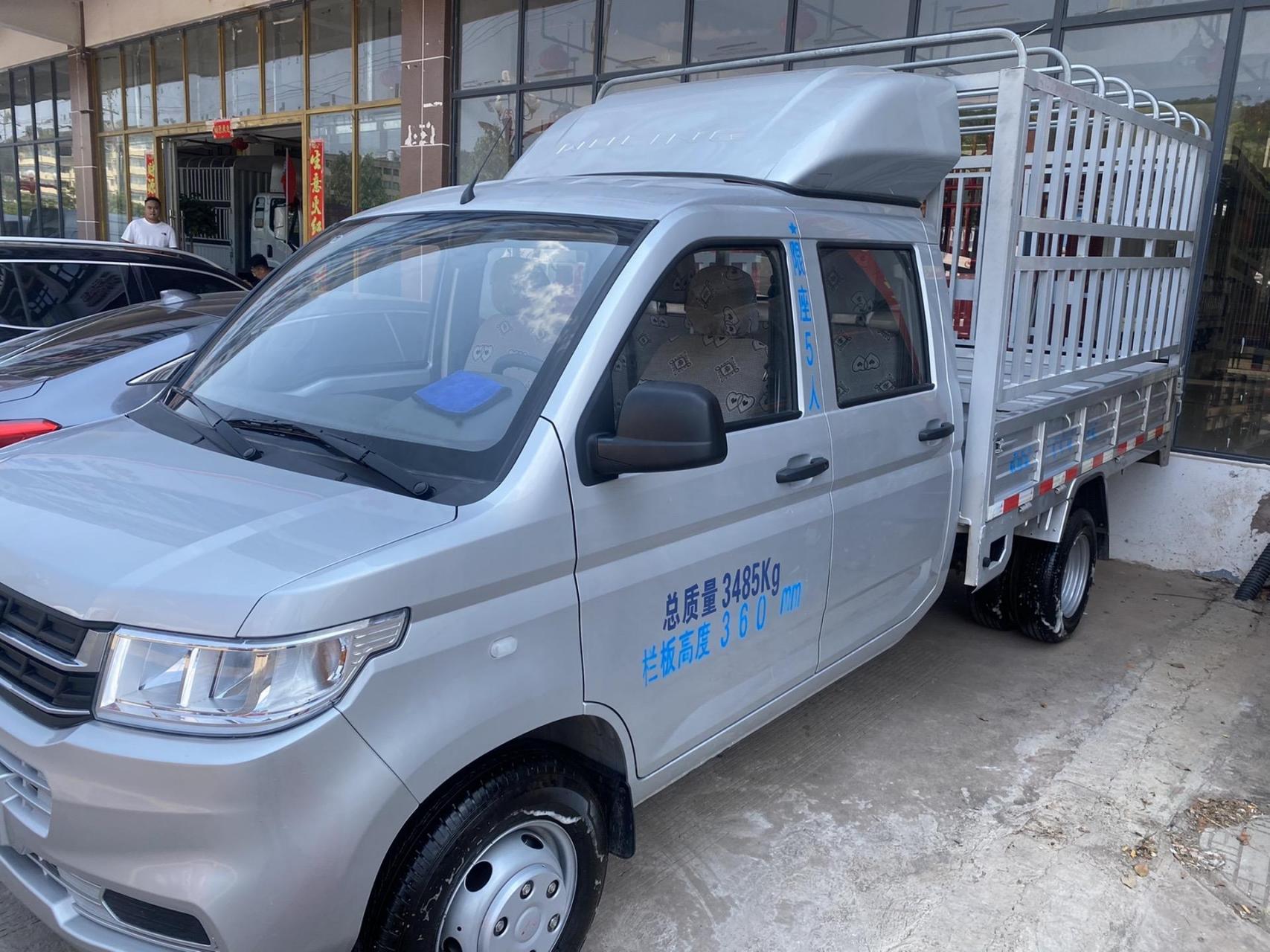 0l排量双排后双轮,2023年4月落户,小跑8000公里,车已检保险已买.