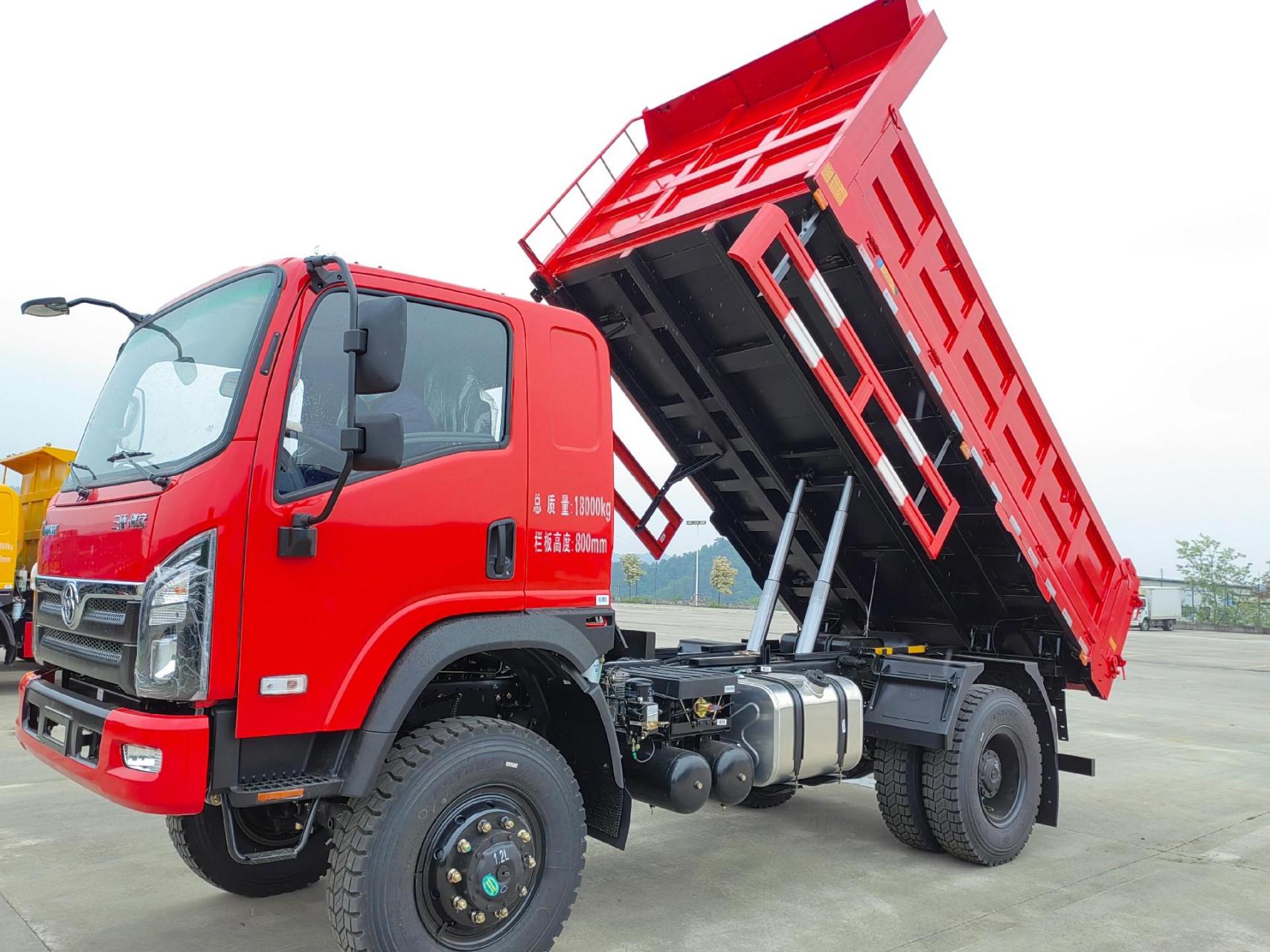 三环创客越野4x4自卸车,货箱4.2-4.9米.