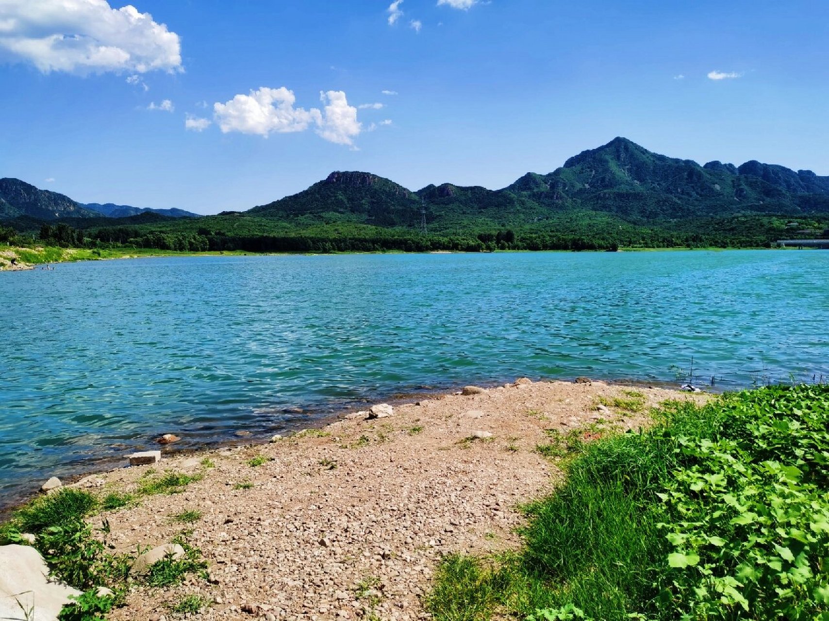 平谷大山里的超美水库 仿佛一块神圣净土 邂逅了那抹蓝绿的水库,见到