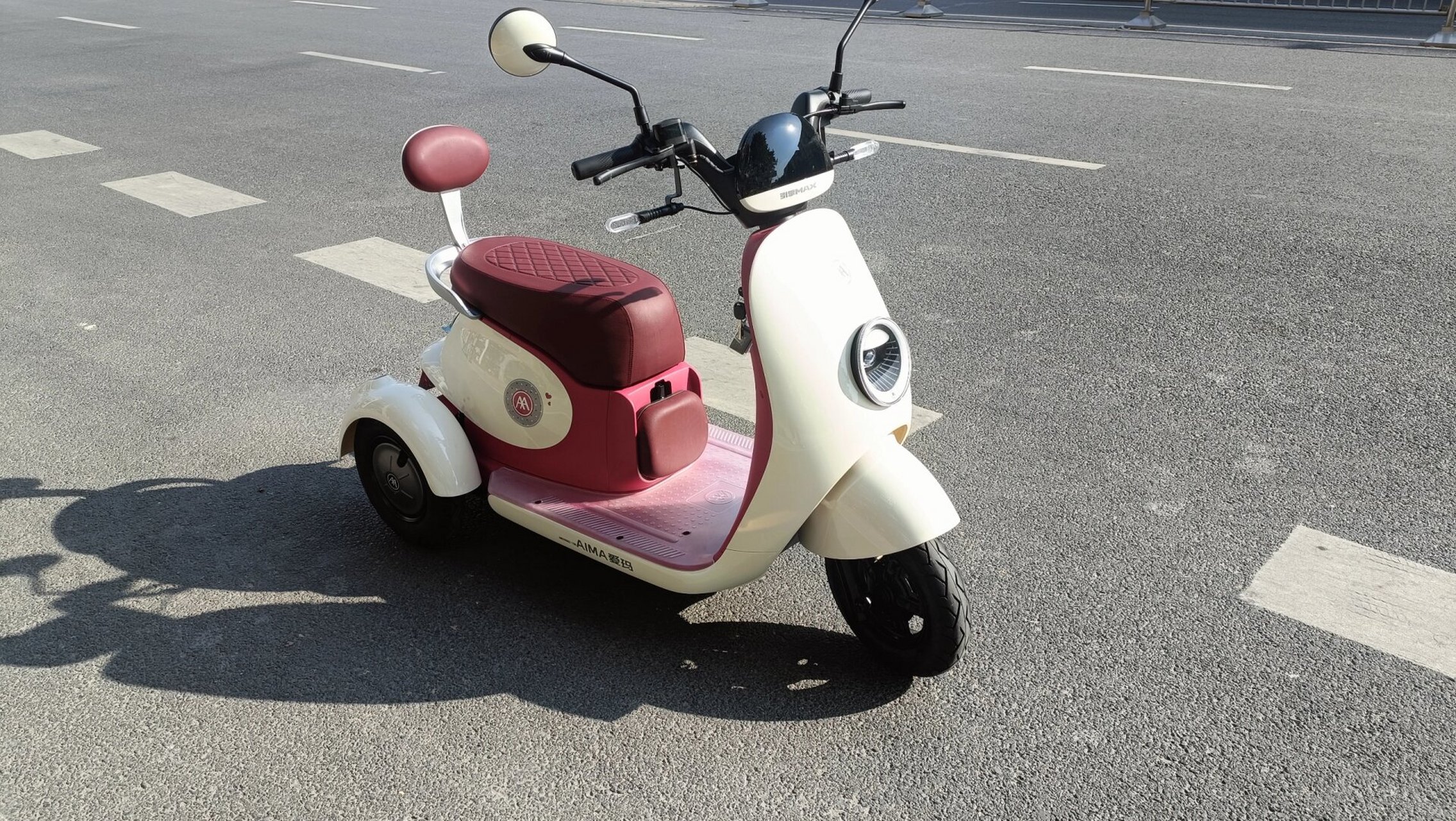 爱玛休闲三轮车开心q70 爱玛休闲三轮车开心q70,一眼就心动