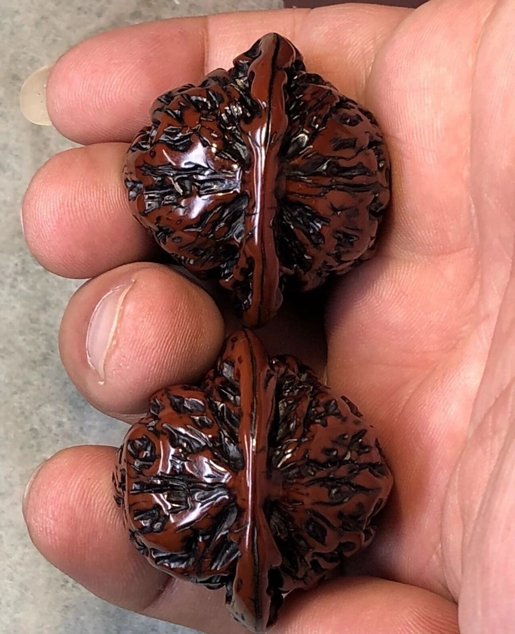 百年老核桃,手盘,懂行的来 四座楼,从北京老头手里收来的,这对是纯手