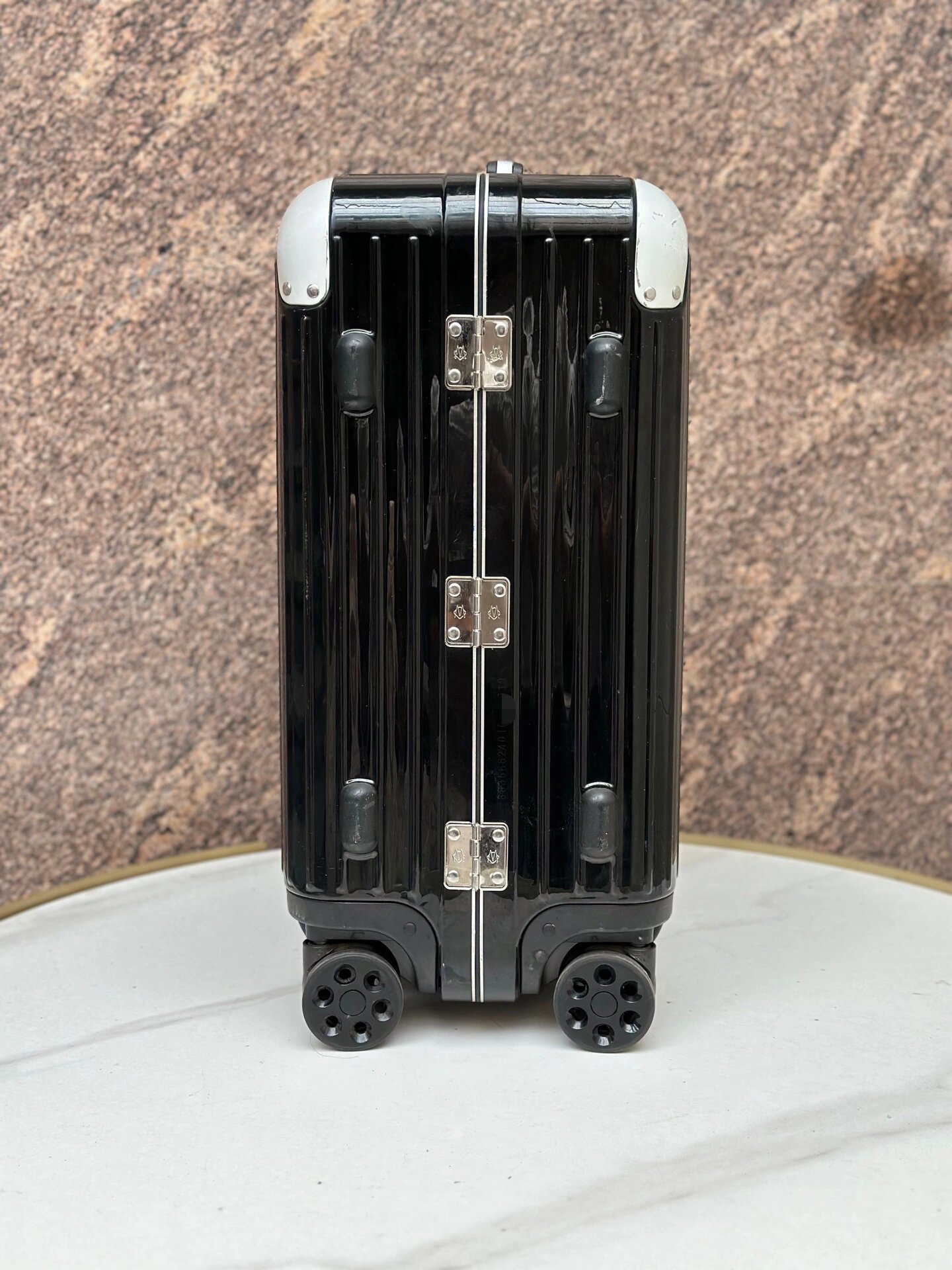 rimowa hybrid 亮黑色22寸登机箱 日默瓦rimowa hybrid 亮黑色22寸