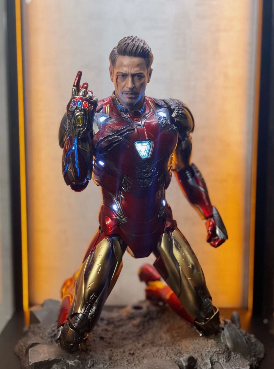 还原钢铁侠打响指瞬间   今天刚好是复联4国内上映三周年,前不久预订