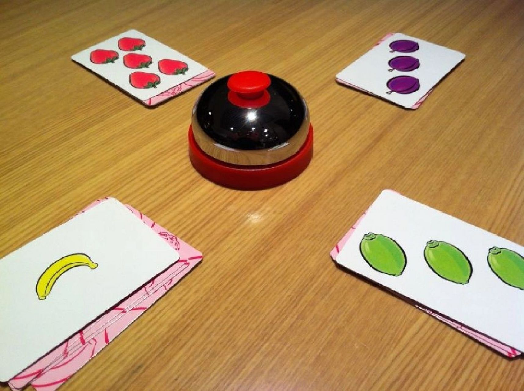 桌游《德国心脏病》游戏规则 游戏人数:2-4人 游戏时长:15分钟 游戏