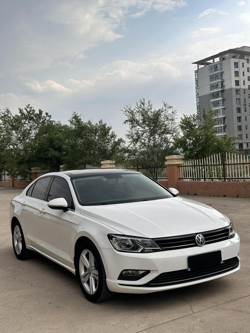 2018款大众凌渡280tsi dsg舒适版,本市美女一手,全车原版,少许划痕