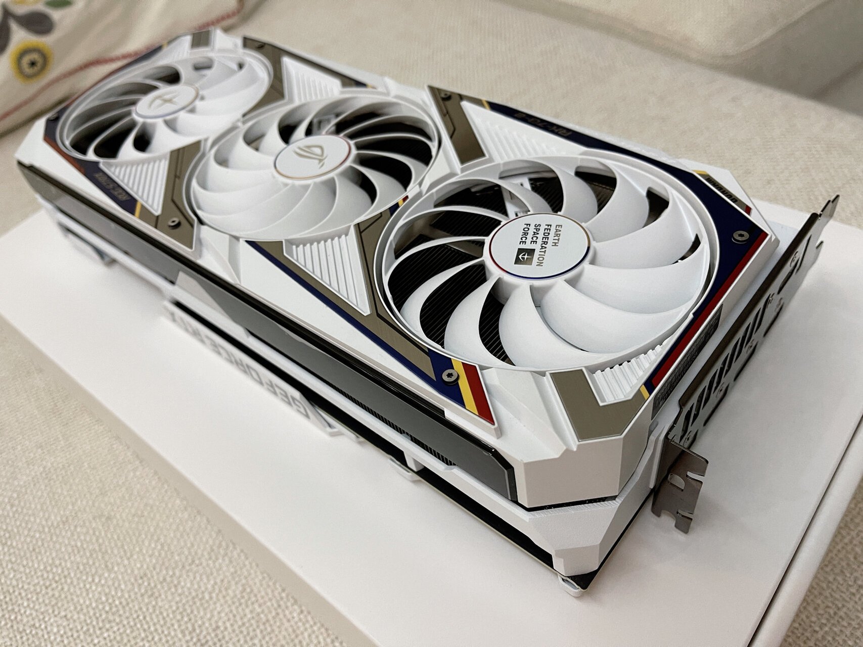 华硕rog3080猛禽高达版,真香 确实比普通版的好看 灯带也和普通版的不