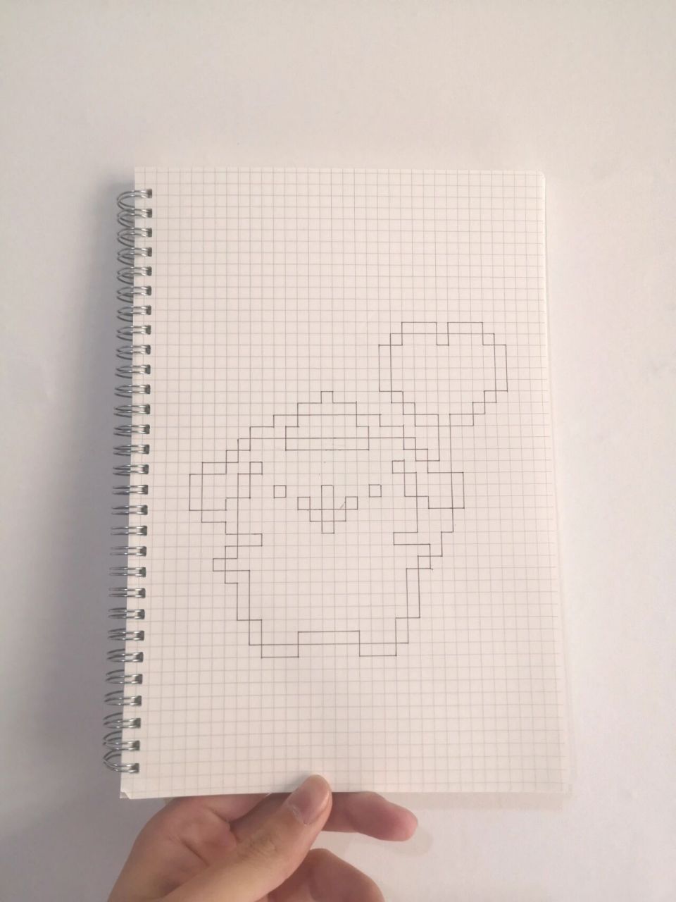 像素画:爱心气球布丁狗94 网格本:b5 像素图纸来自:96