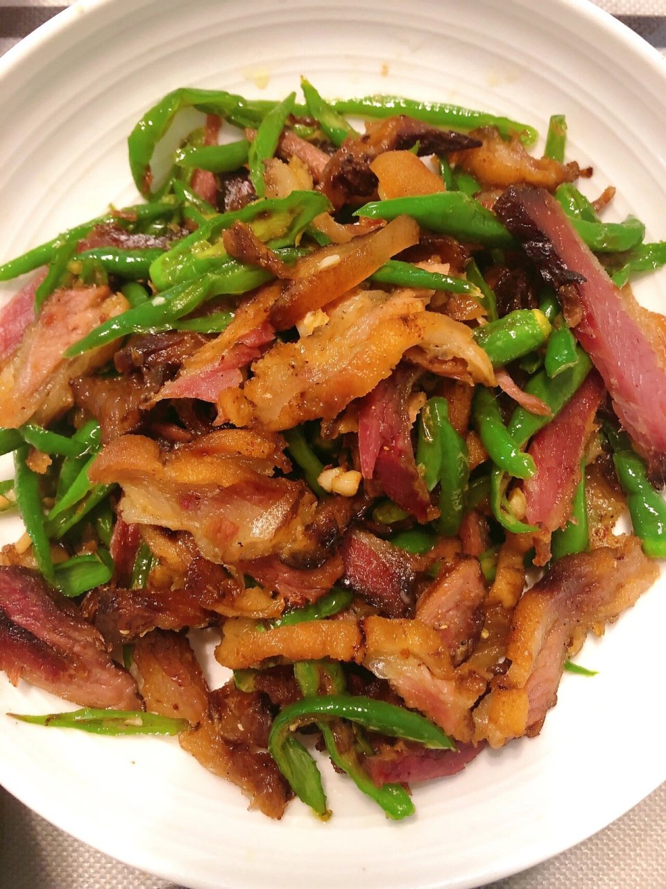 家常菜谱|青椒炒腊肉 麻辣香肠 腊肉炒莲白 最近有点忙,导致我的更新