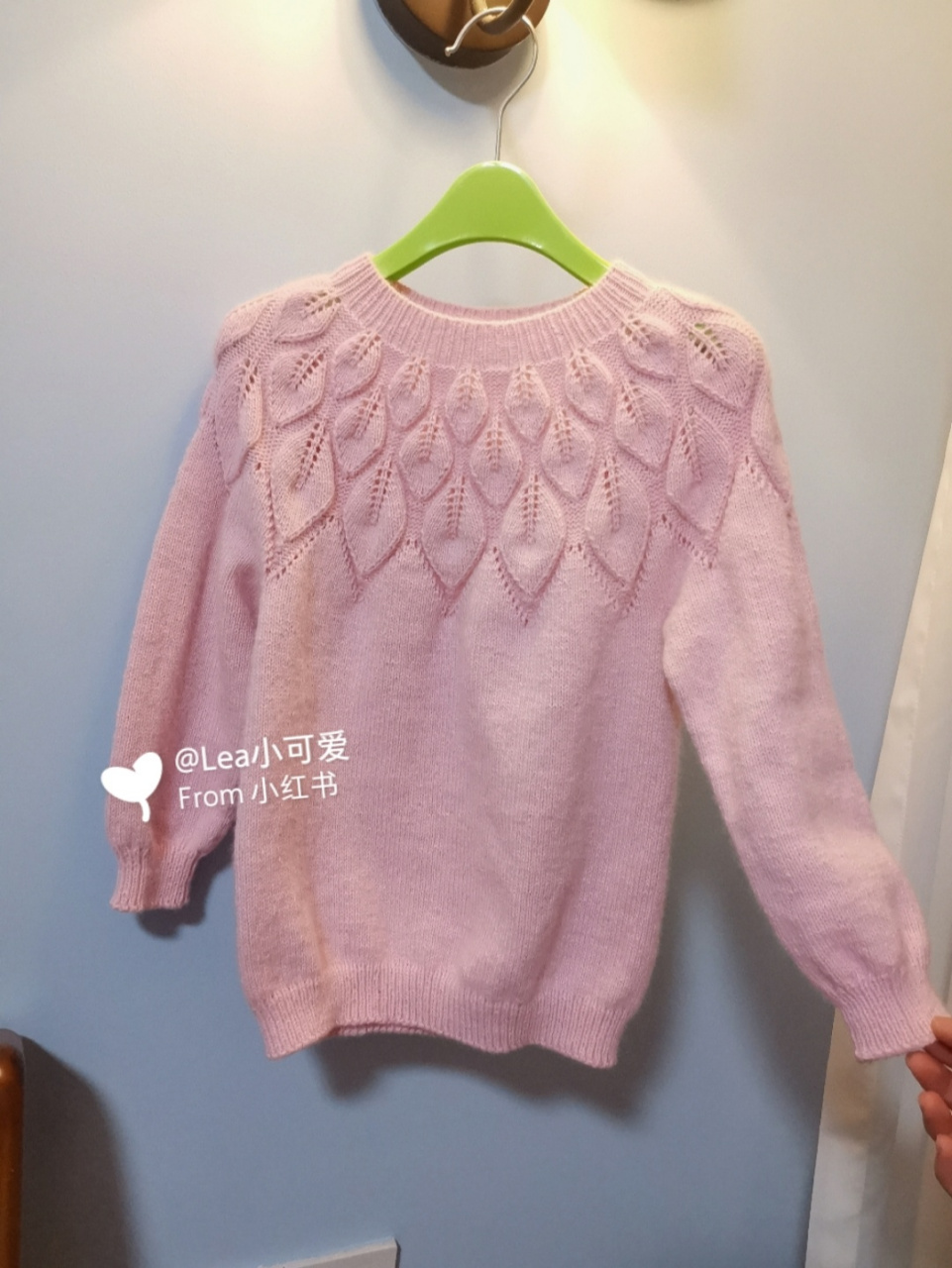 从领上往下织的叶子花毛衣, 上个视频的背景太丑[笑哭], 这次换成了