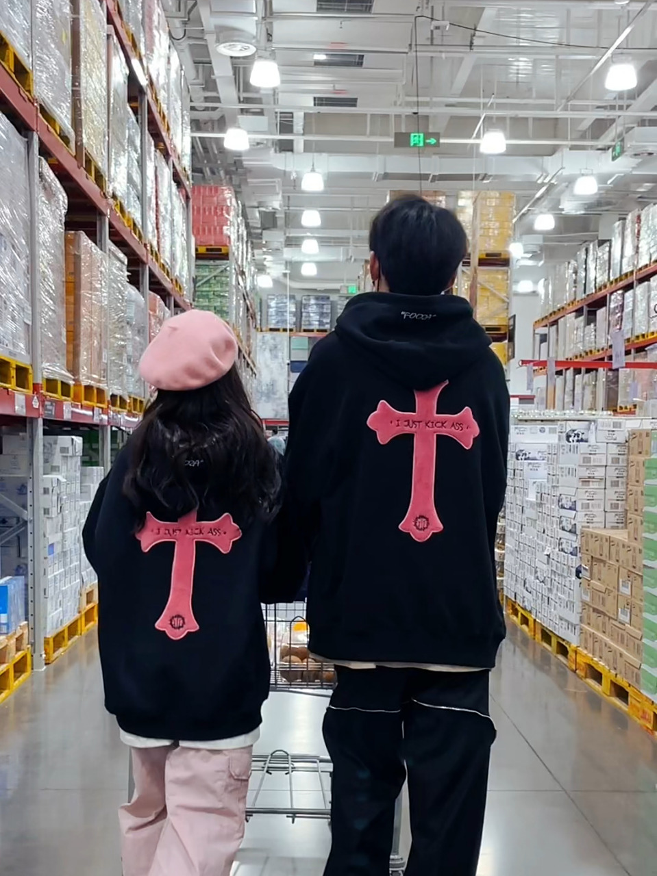 158和185的身高差太甜了吧 太喜欢这种身高差了,穿情侣装不要太甜啦