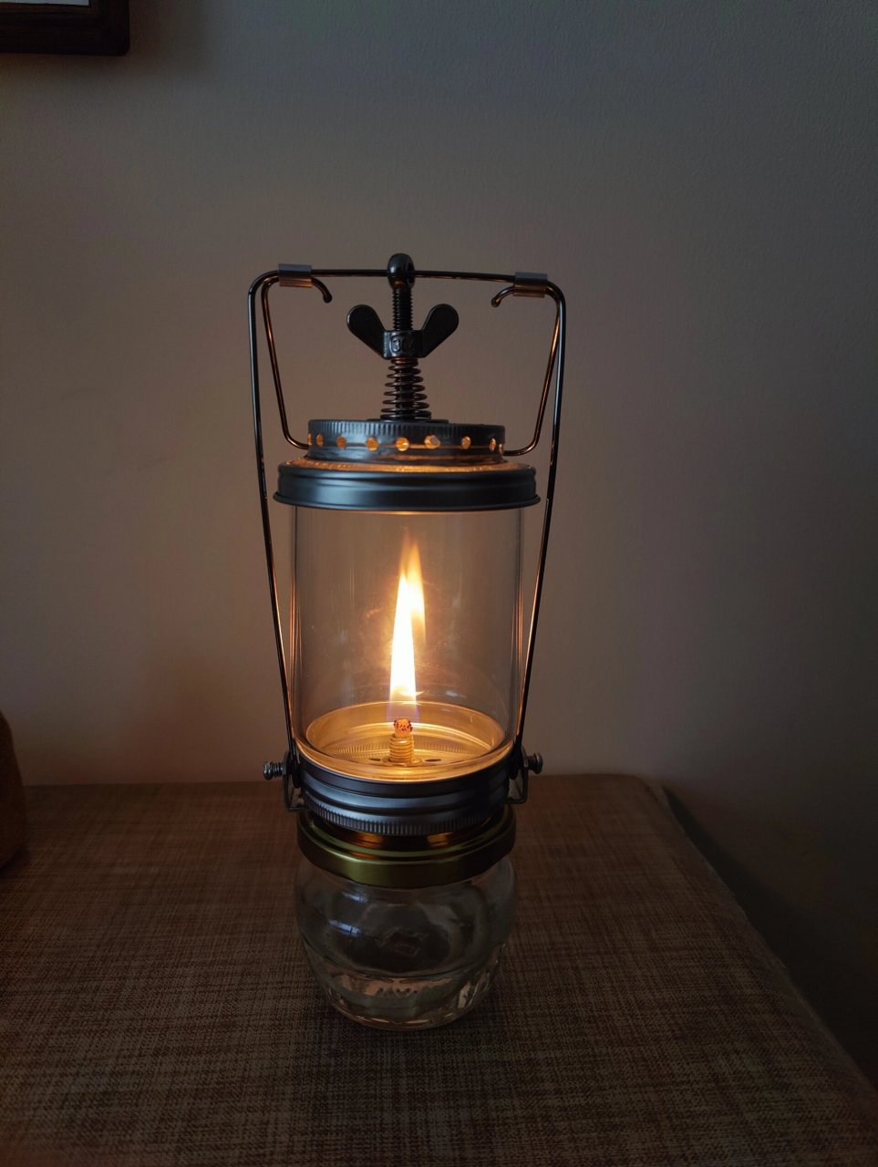 手工制作户外露营灯/煤油灯 两个玻璃罐,一些五金件和一段钢丝,做了个