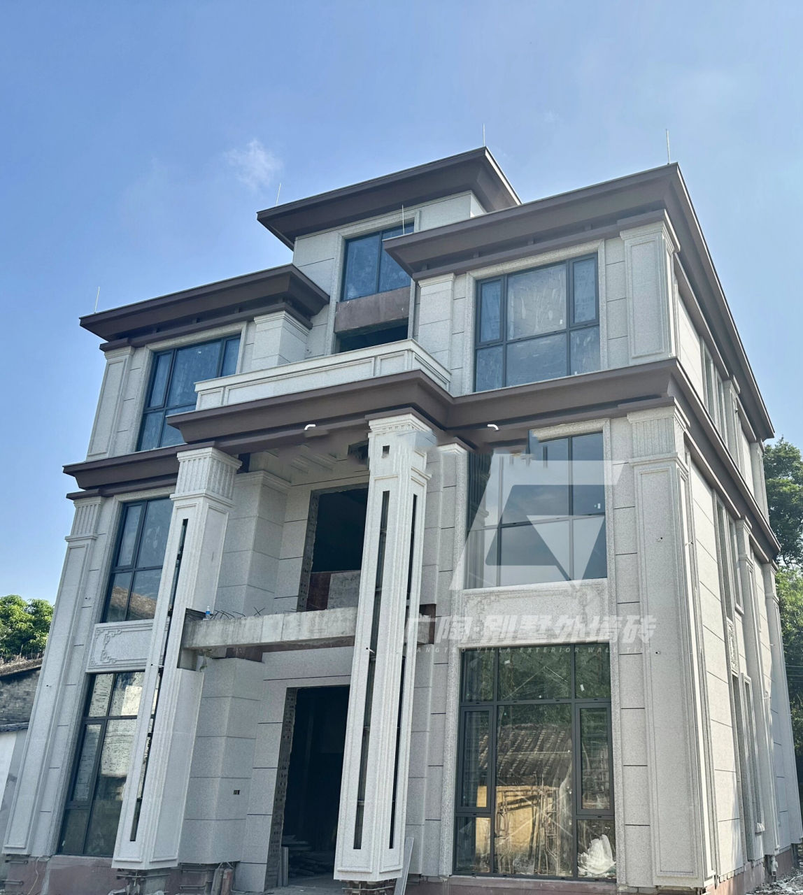 相信我,别墅外墙就贴仿石砖,耐看又显高级!