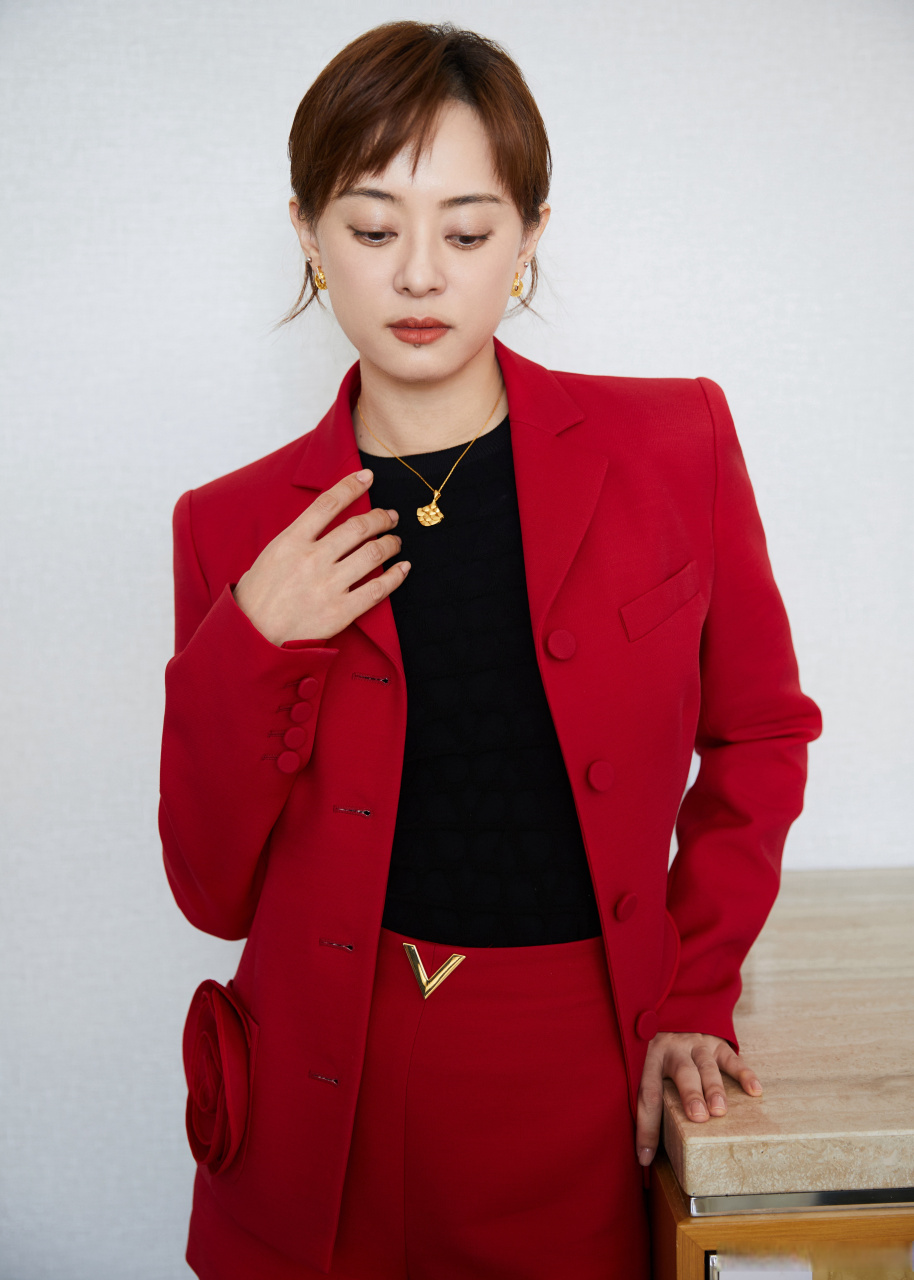 孙俪超话 孙俪turbosun 身着valentino官方微博 经典红亮相老庙lao