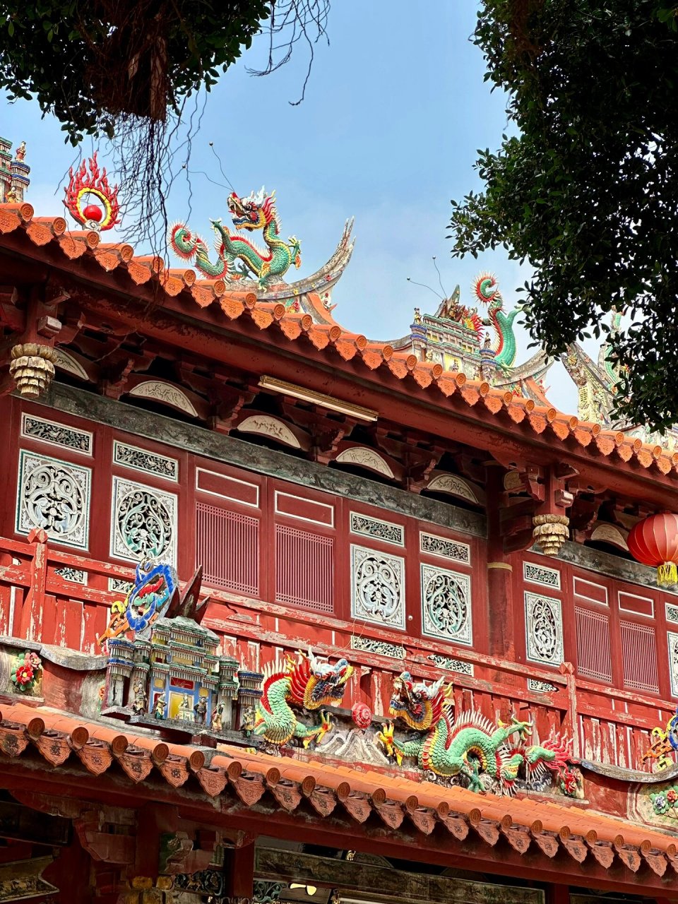 海沧青礁慈济宫 青礁慈济宫,又称东宫,位于厦门海沧镇青礁村文圃山脉
