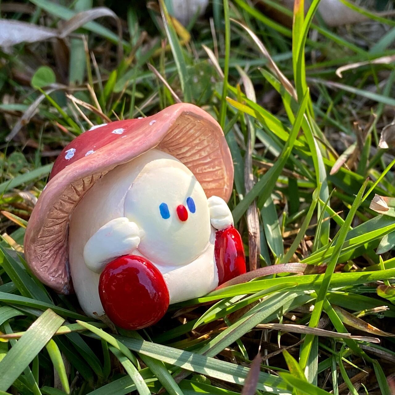 石塑粘土|小蘑菇96回归大自然~ 蘑菇头崽崽放在草地上的时候远看