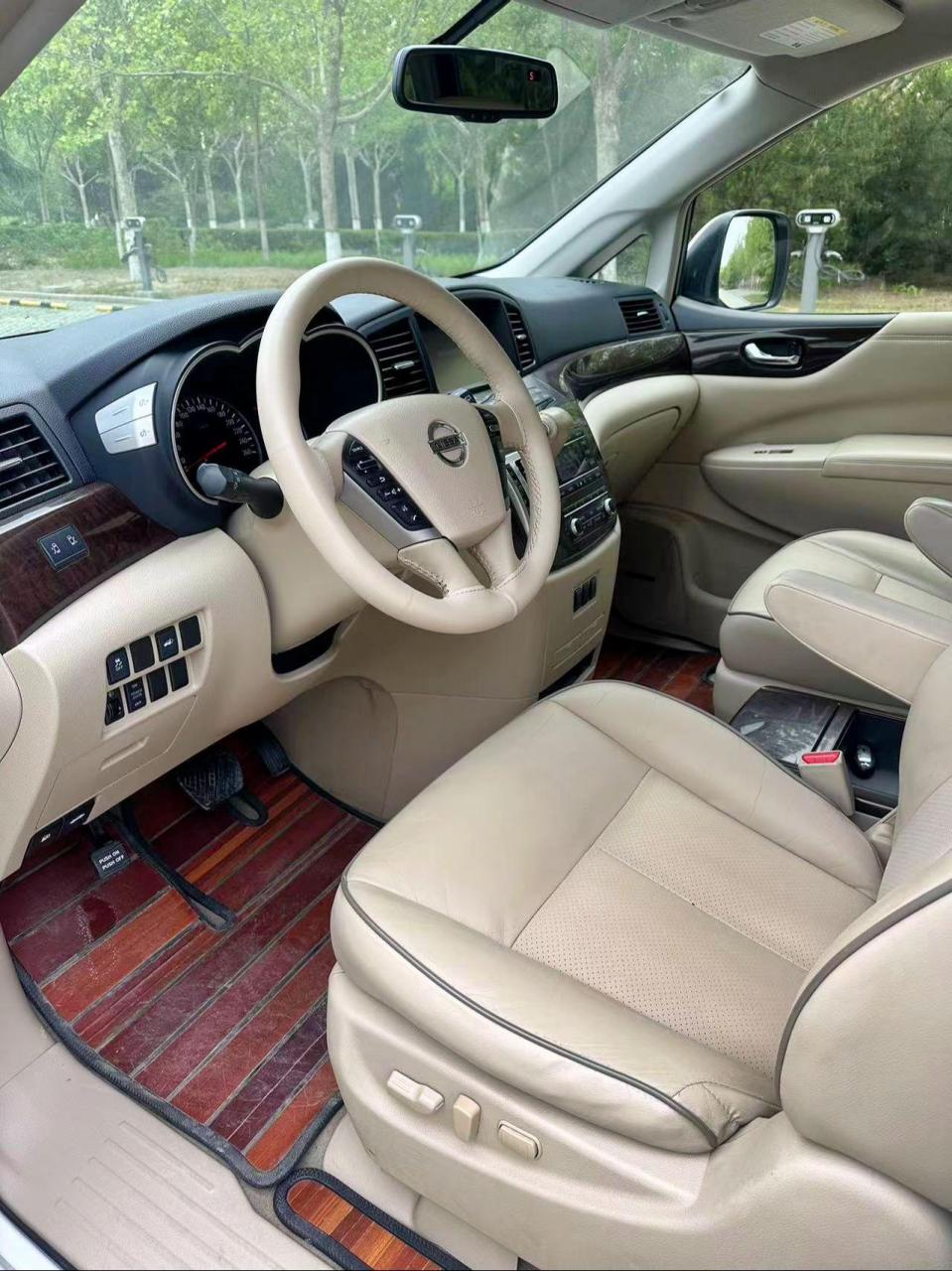 进口尼桑贵士sl,7座豪华商务车,移动大沙发,3.