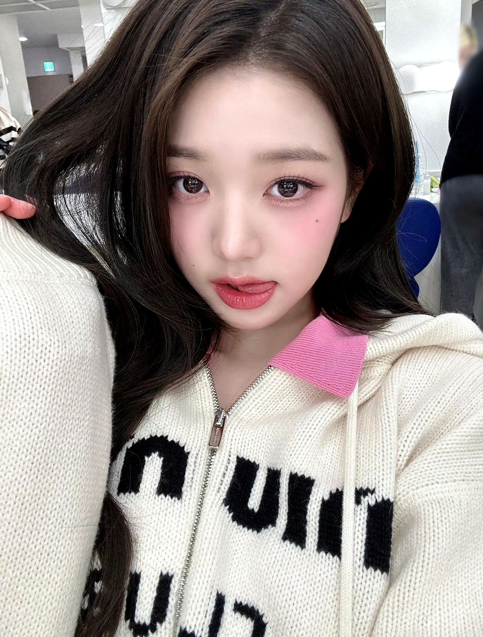 休闲少女 张元英壁纸93