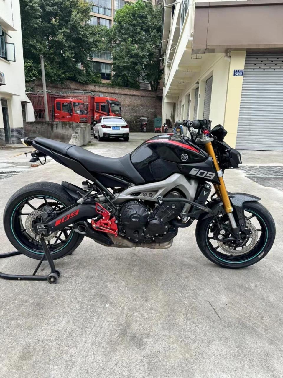 最新到货15年雅马哈mt09带一套手续改装螳螂头前后半热熔新胎正新s3贵