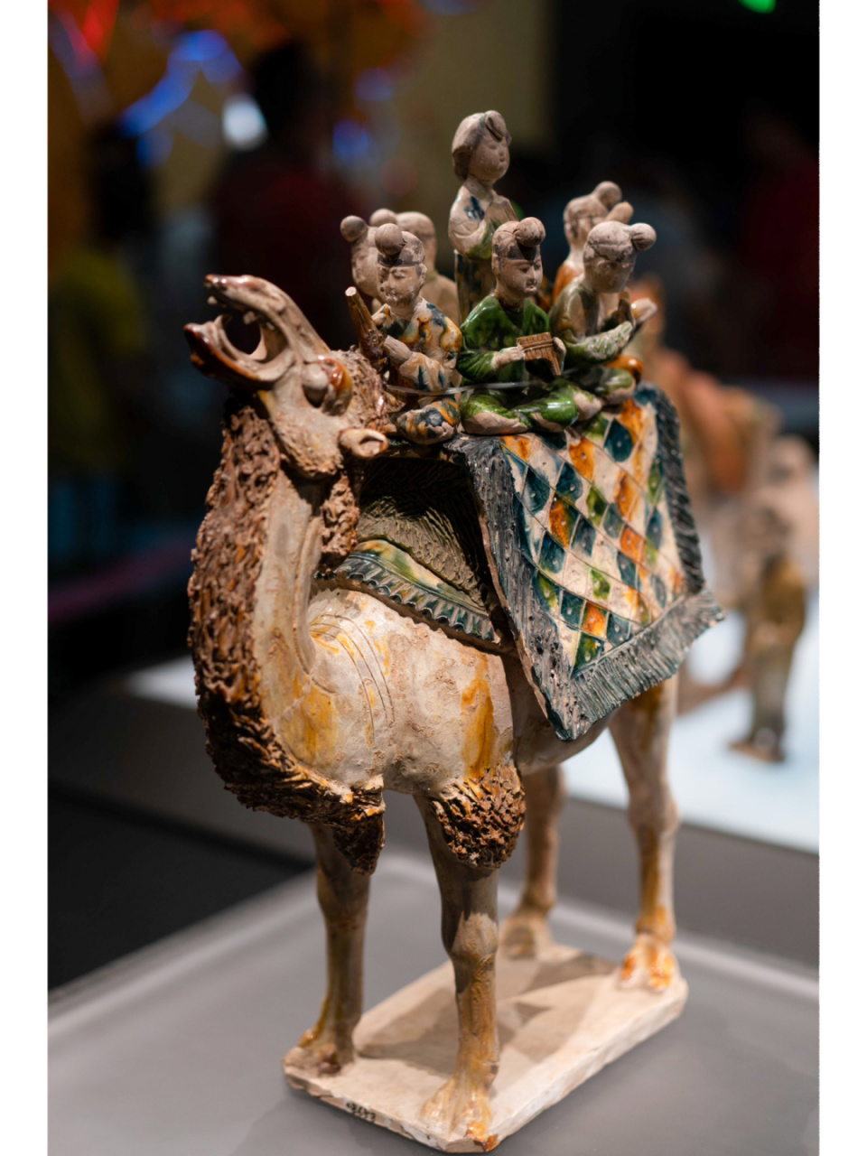 三彩骆驼载乐俑线稿图片
