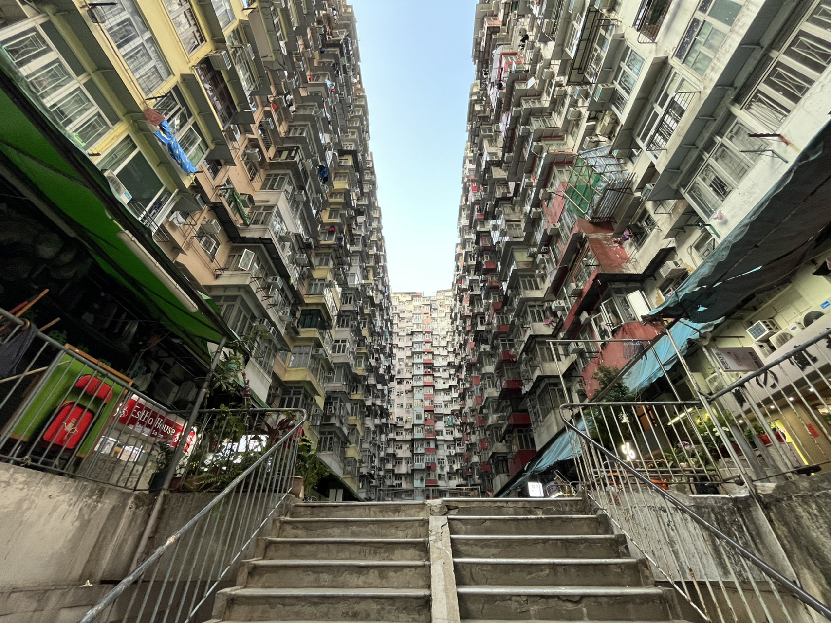 拍摄地 推荐指数: 	 交通:香港特别行政区东区鲗鱼涌英皇道1010-1044