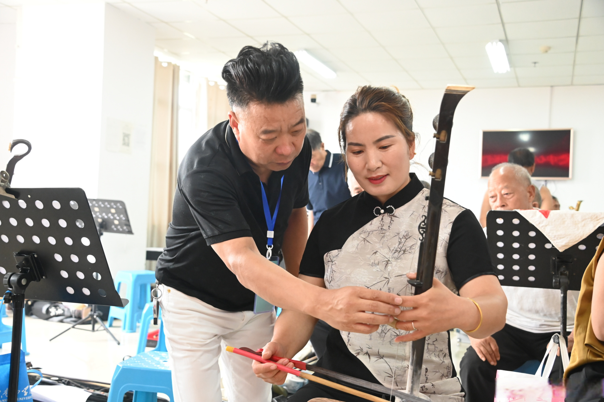 近日,应汝阳县文化馆之邀,洛阳市板胡艺术中心主任刘长江莅临汝阳县