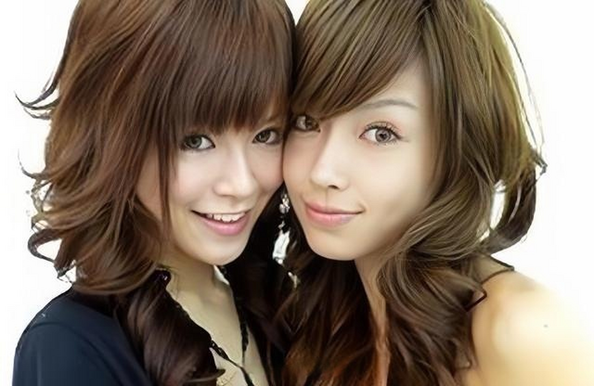 angelababy和文咏珊两个人以前不仅穿搭像,连脸都像孪生姐妹,但是同脸