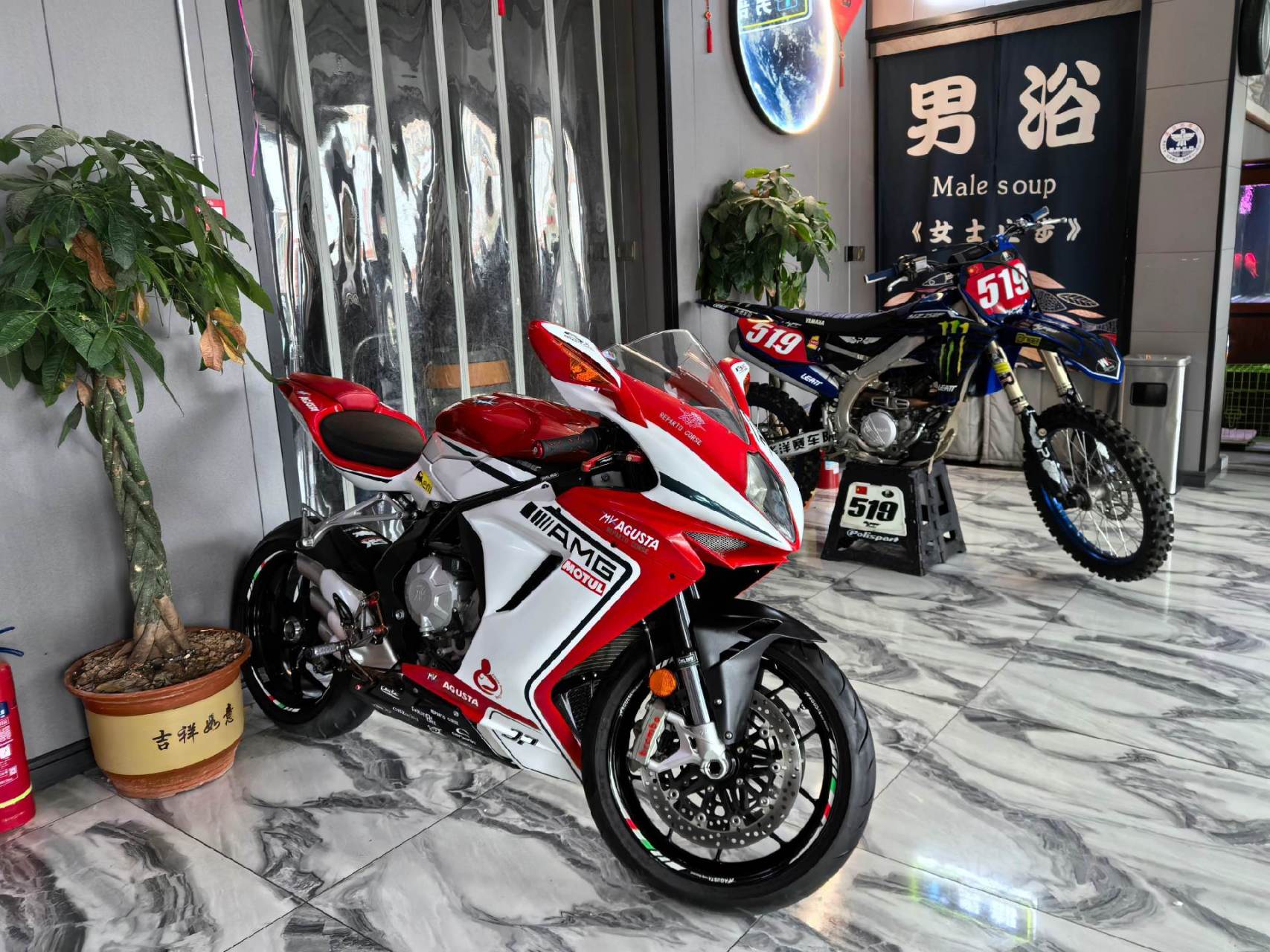 意大利16年奥古斯塔f3 mv800顶配 ang联名版画 跑车中的颜值天花板