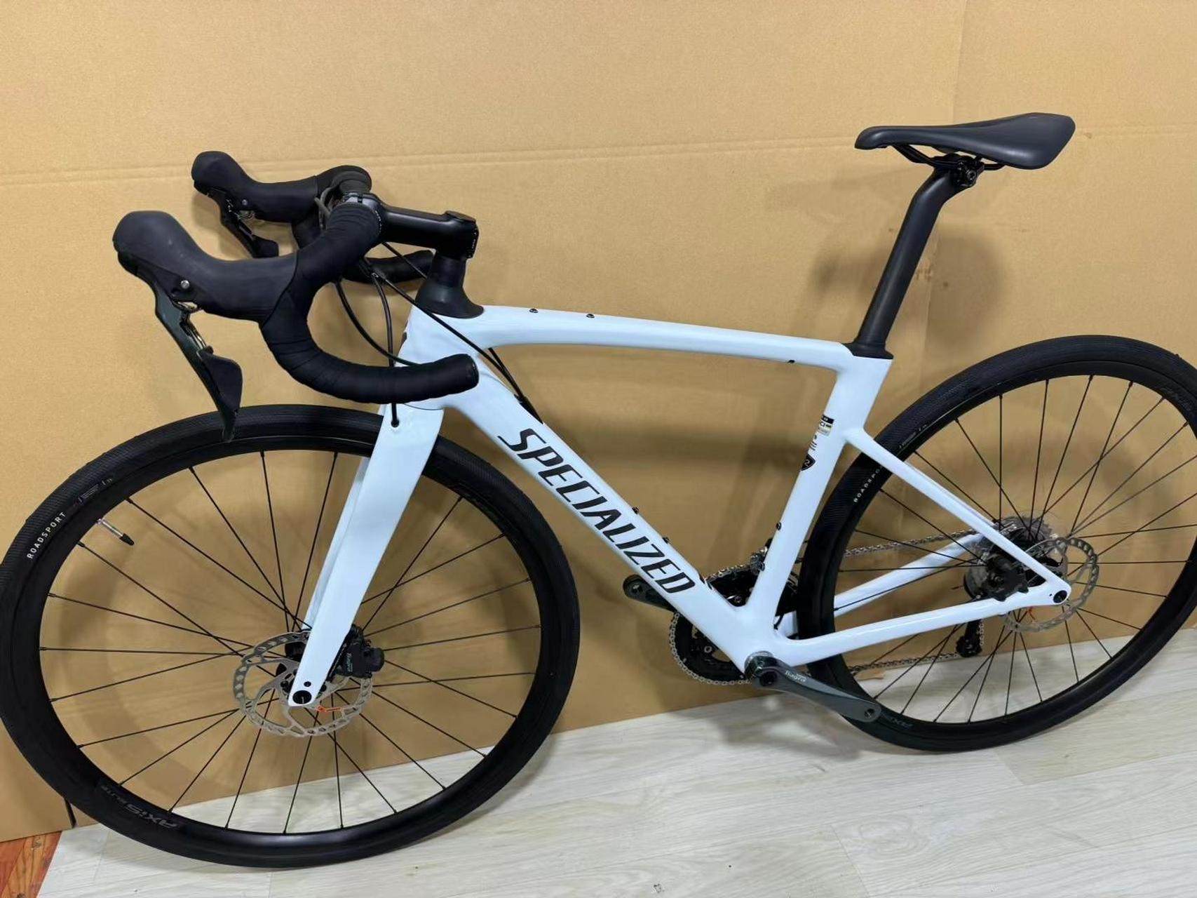 闪电鲁贝sl8碳纤维公路车 全碳纤维车架,10r,黑科技避震 禧玛诺tiagra