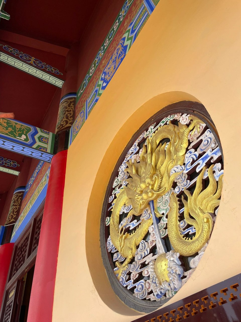赤峰市宝峰禅寺 内蒙古的秋天的蓝天白云是最好的背景,无滤镜原图直出
