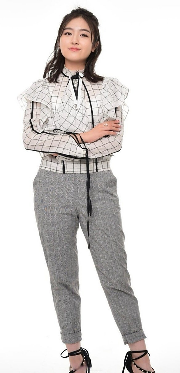 考古李兰迪早期写真,跟现在比气质变化还是挺大的.