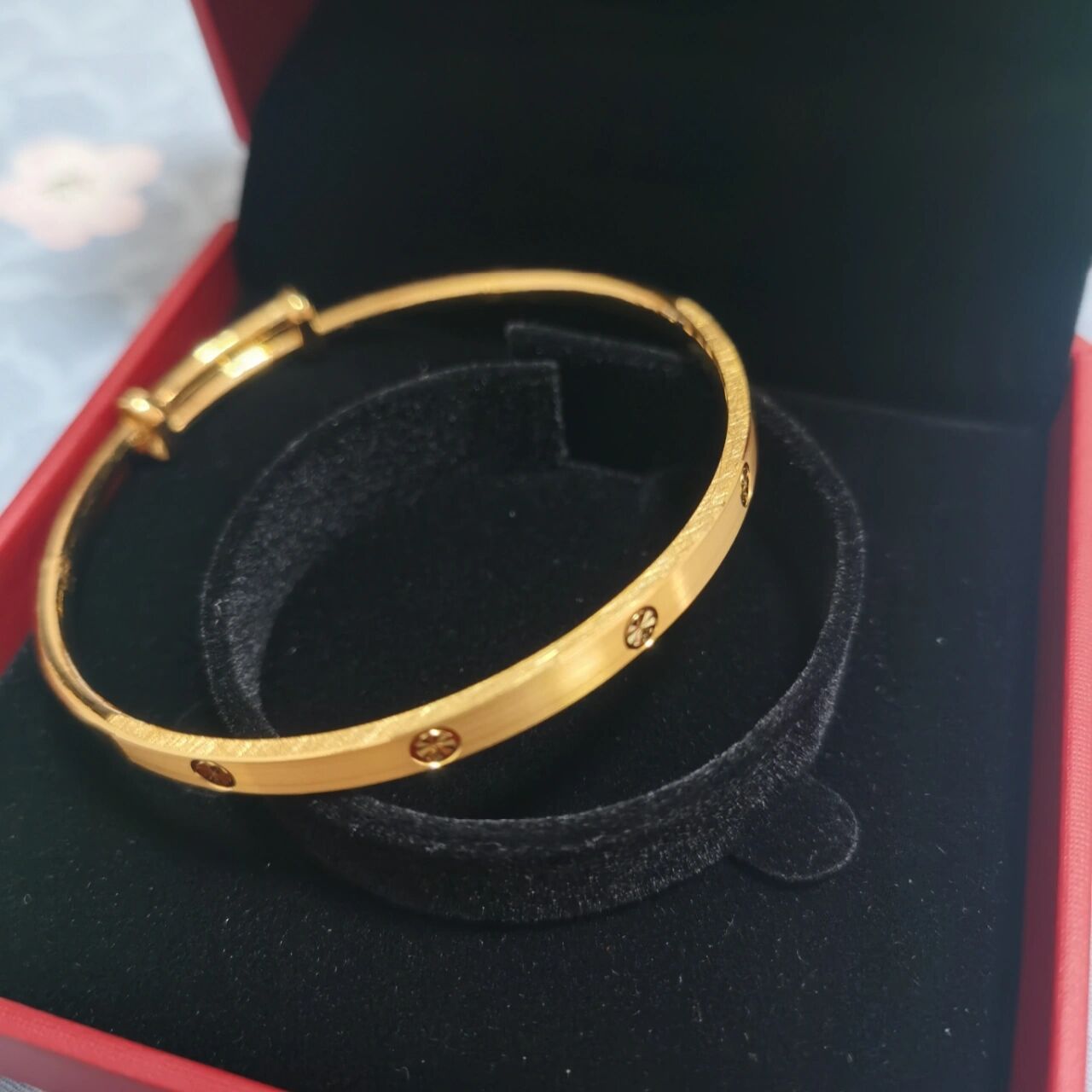 购物分享:周大福卡地亚款黄金手镯 12.8唯品会大促买的,26.